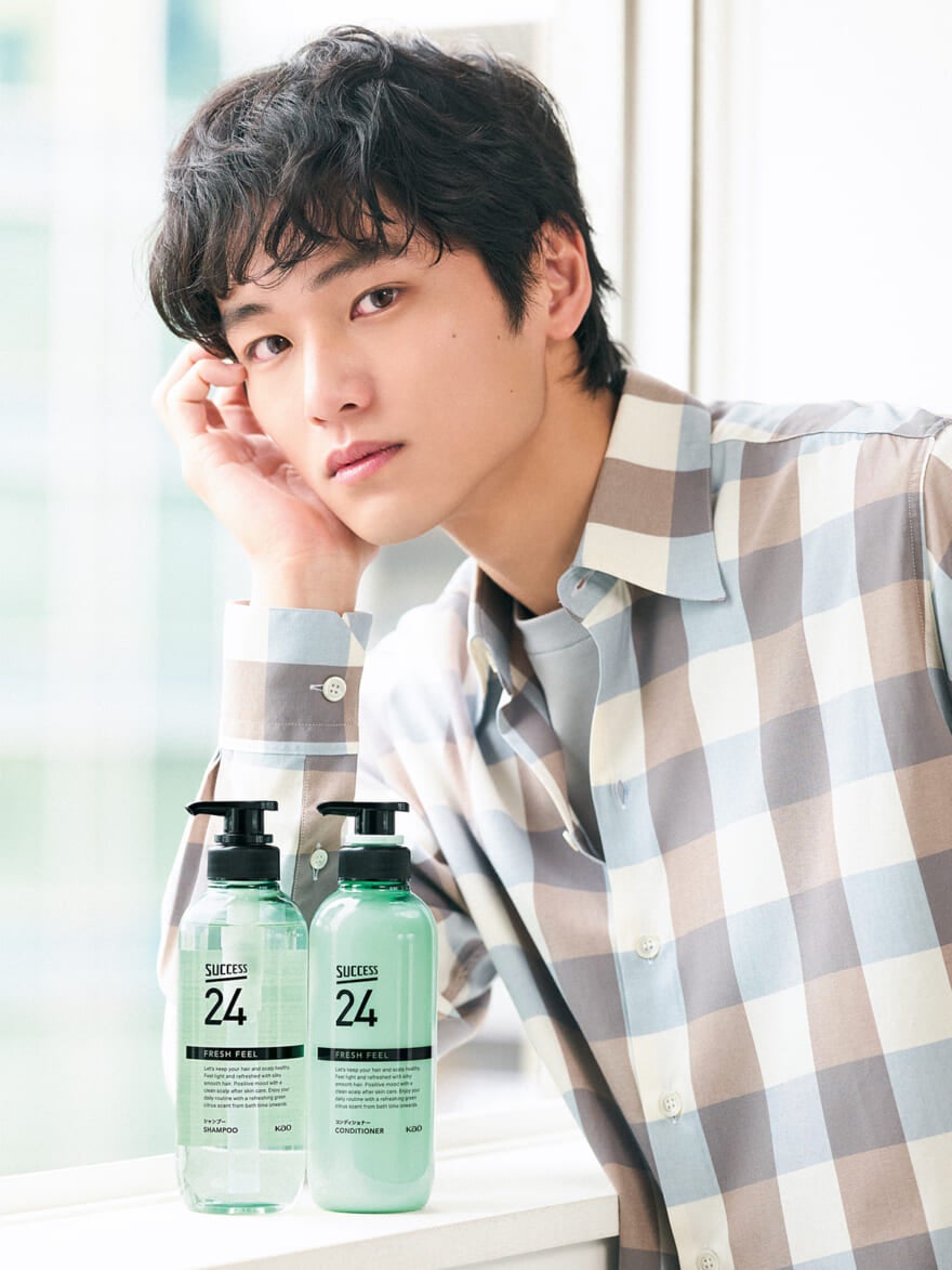メンズノンノモデルの中川大輔と、サクセス24の「フレッシュフィール」シャンプーとコンディショナー