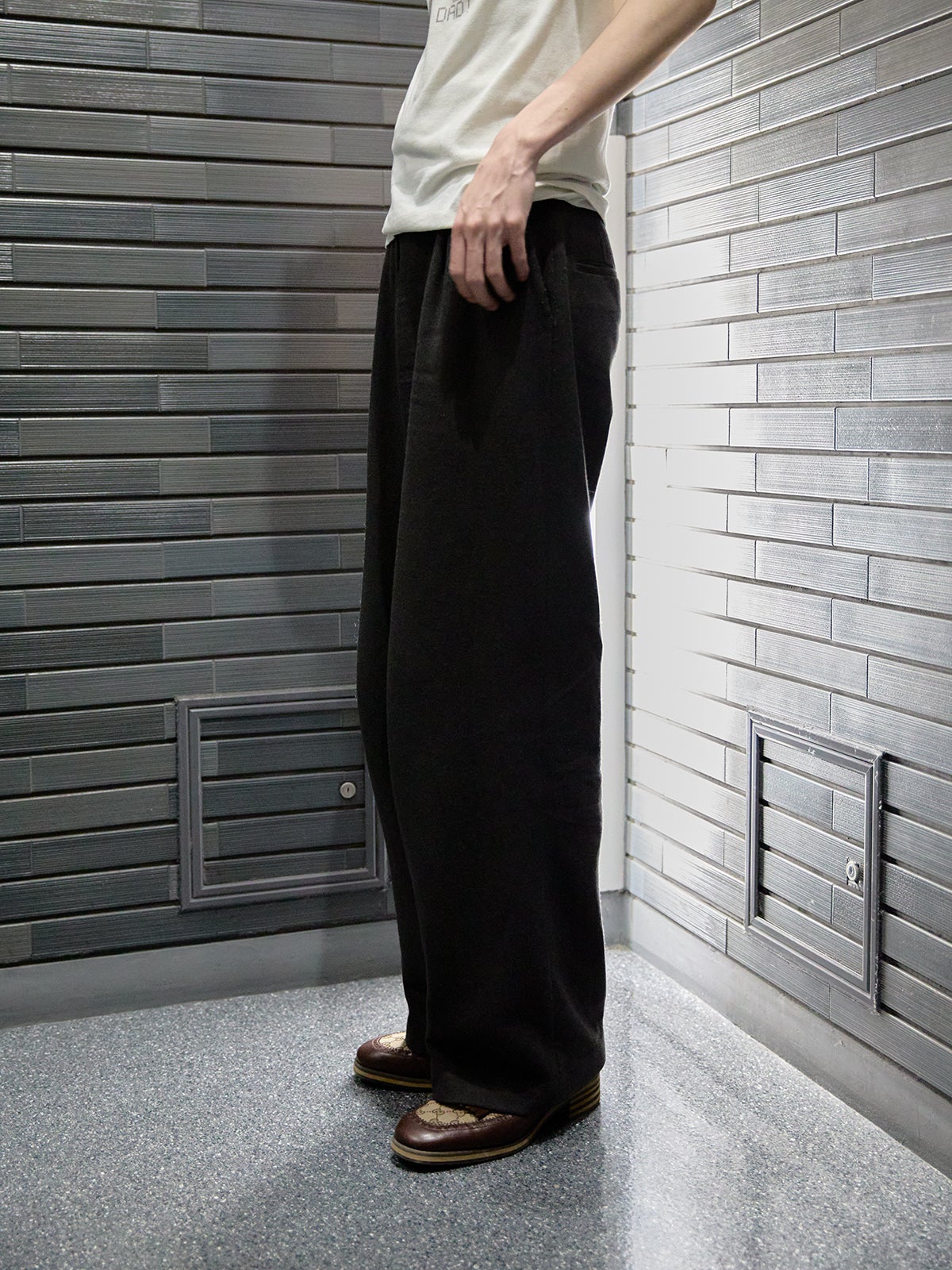 A.P.C.(アーペーセー)のスラックスのサイド