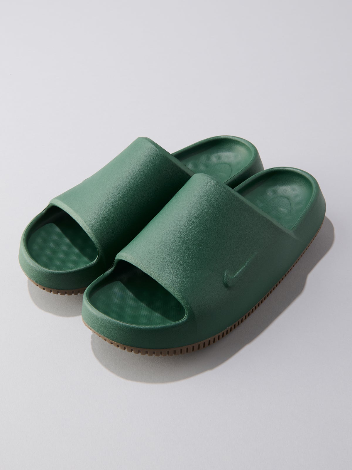 ナイキの新作サンダル/NIKE CALM SLIDE 2.0の俯瞰
