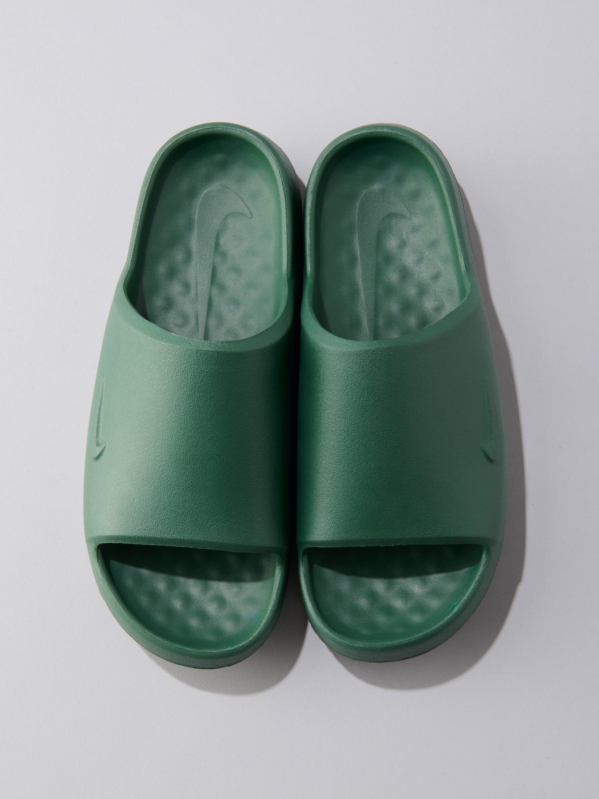 ナイキの新作サンダル/NIKE CALM SLIDE 2.0のアッパー