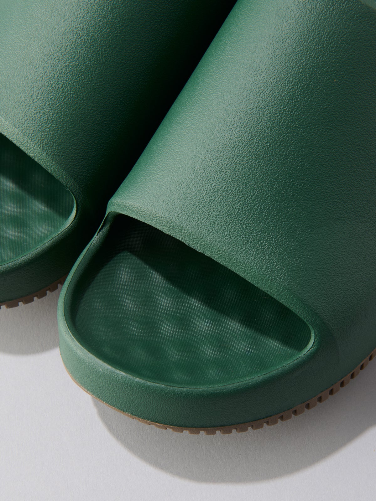 ナイキの新作サンダル/NIKE CALM SLIDE 2.0のトゥ