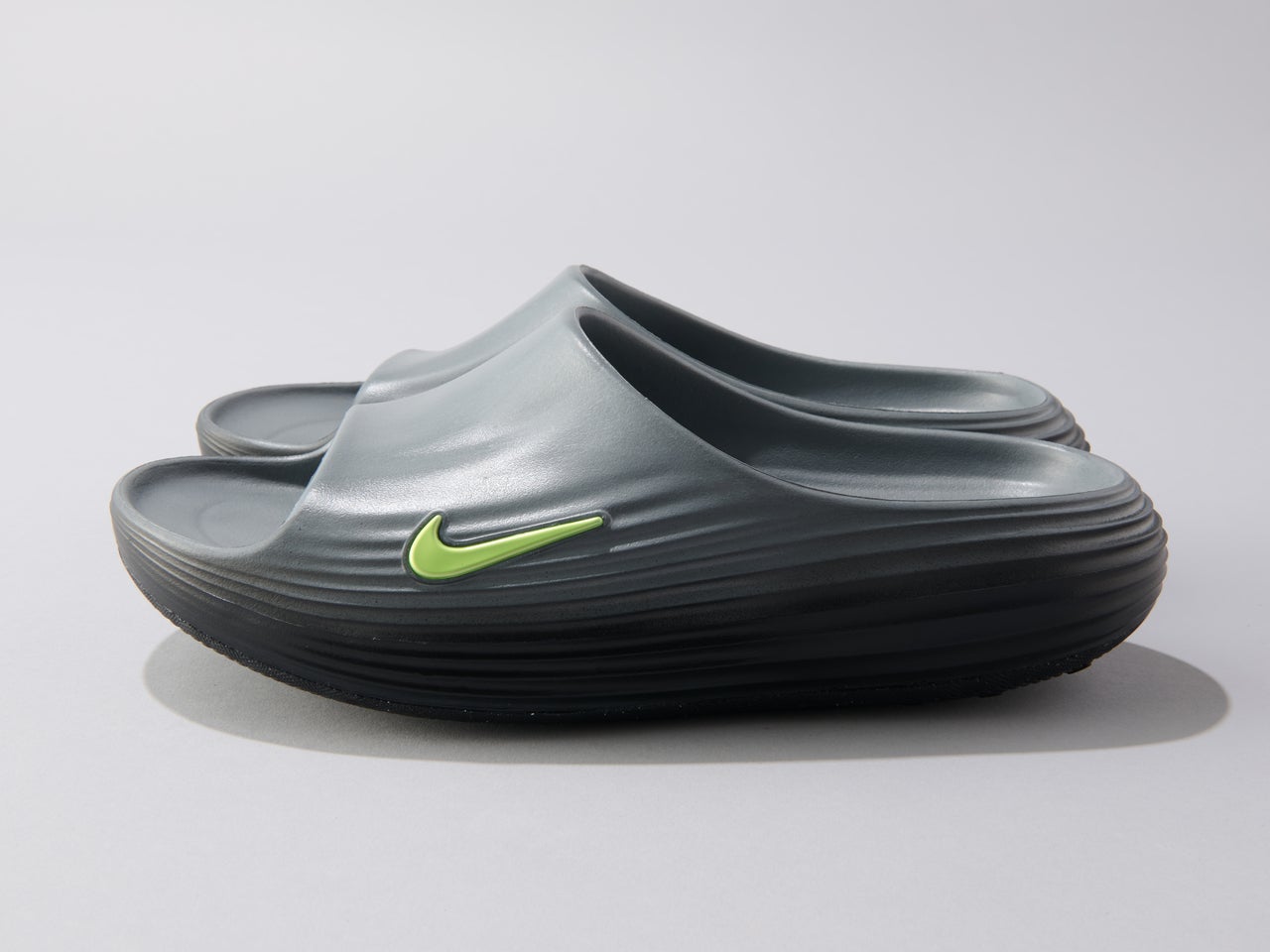 ナイキの新作サンダル／NIKE REACTX REJUVEN8 SLIDE