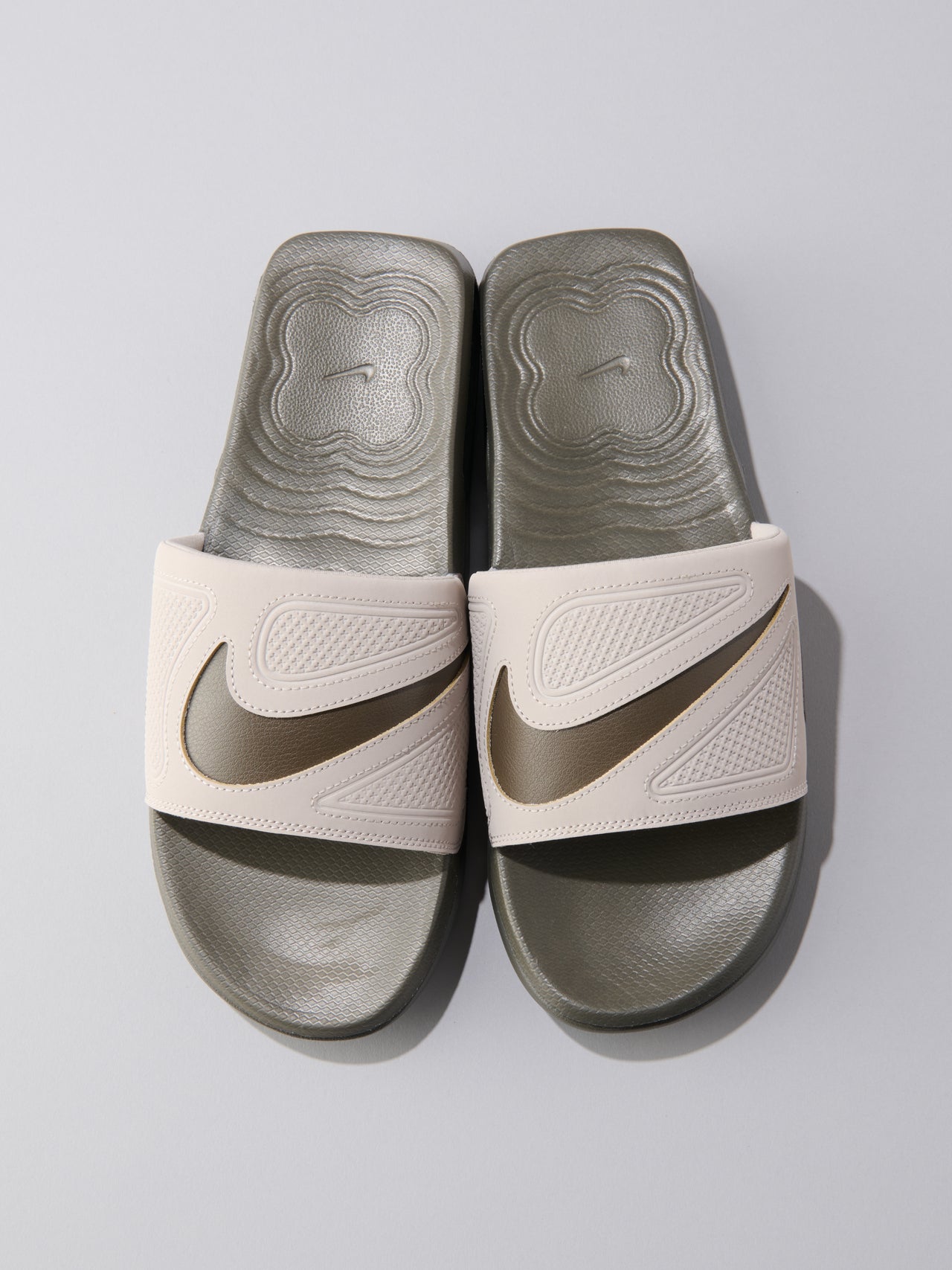ナイキの新作サンダル／NIKE AIR MAX CIRRO SLIDEのアッパー