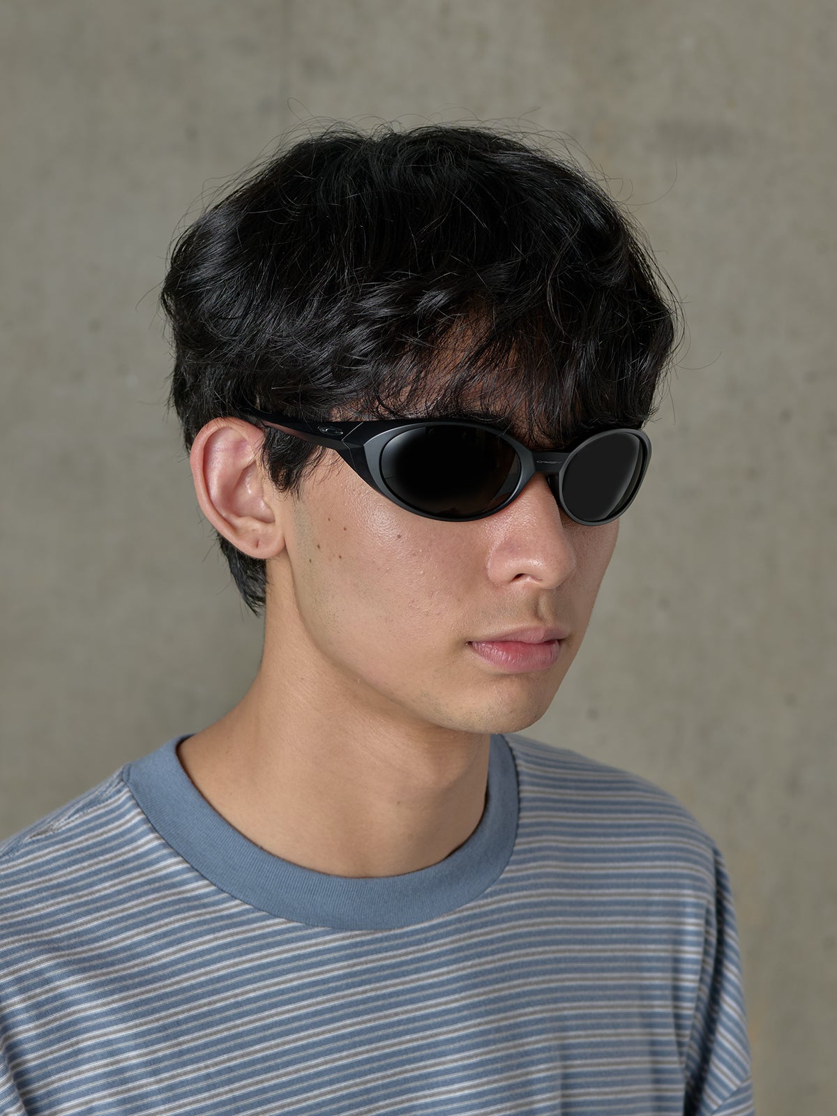 オークリーのオーバルサングラスEye Jacket Reduxの試着レビュー