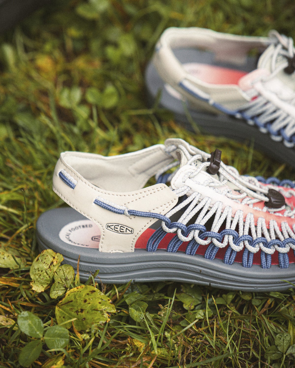 「atmos&times;KEEN」 Akafuji　ロゴ　寄り