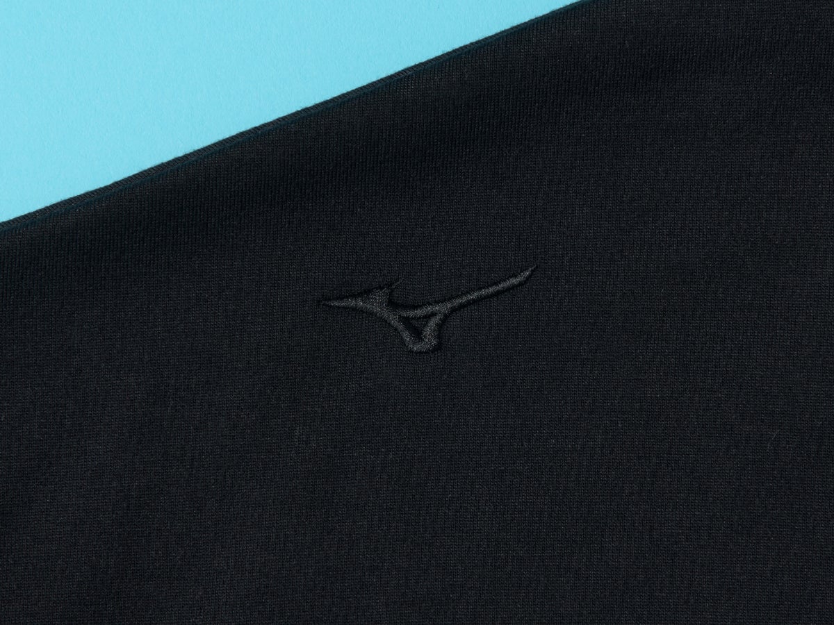 ミズノのTシャツ リサイクルグラフィックリンガーTシャツのロゴ寄り