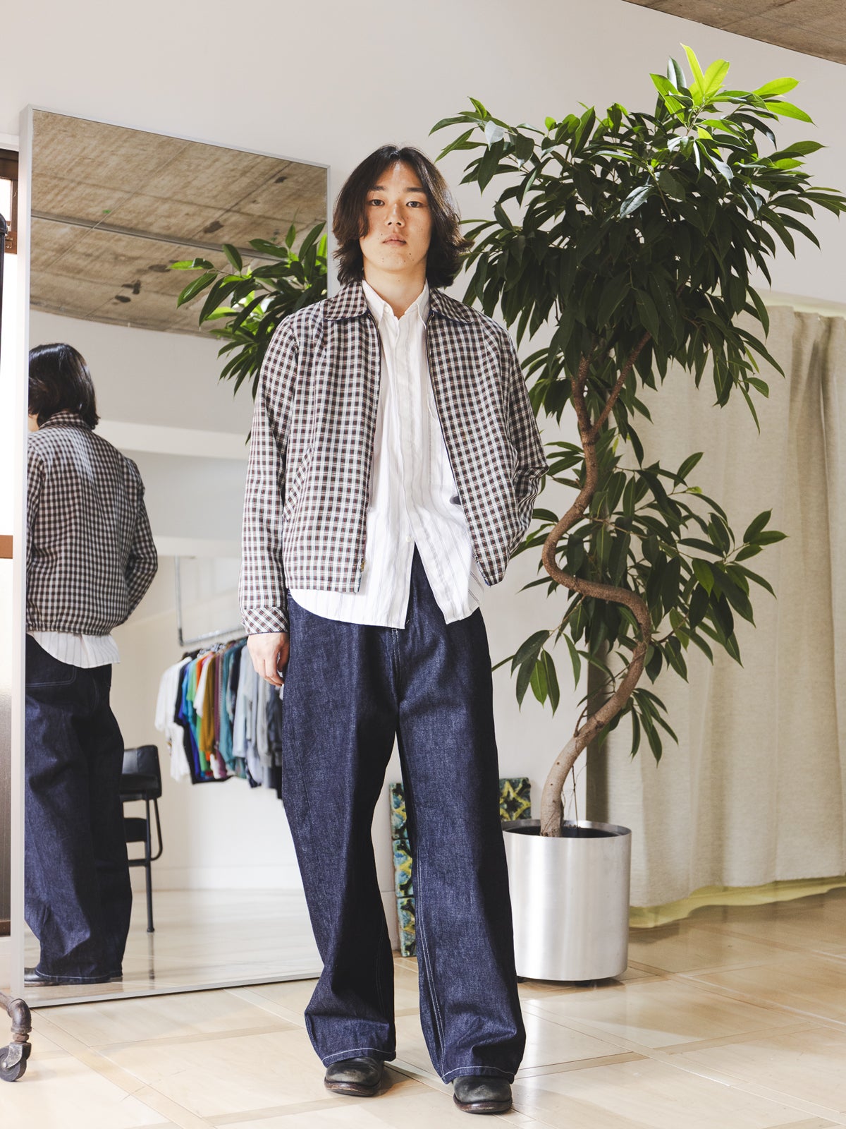 60&rsquo;s～70&rsquo;sリバーシブルブルゾン￥36,300・90&rsquo;s半袖シャツ￥9,900・新品C.M.P,Yのデニムパンツ￥33,000