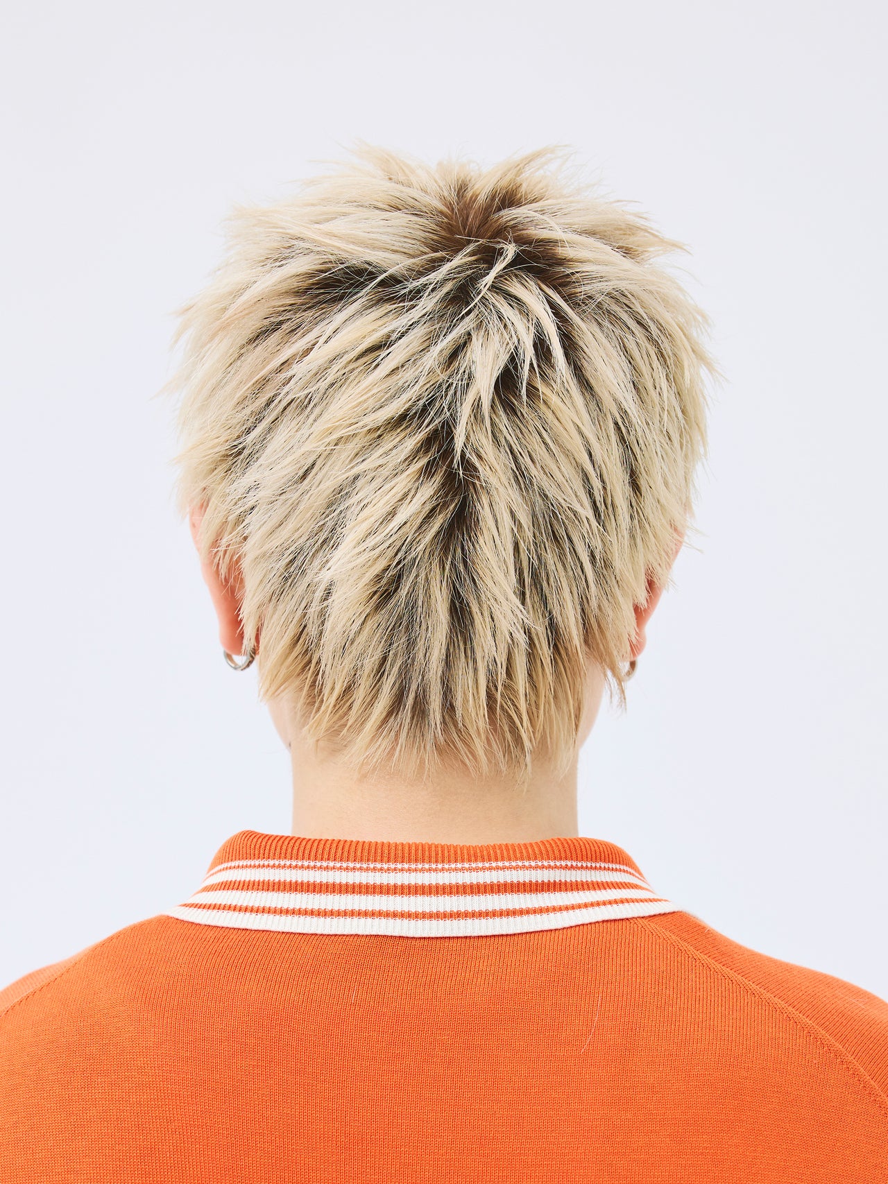 ラフさとエッジを効かせる。"抜きっぱなしカラー"で洒落るベリーショート【東京最旬ヘアカタログ】