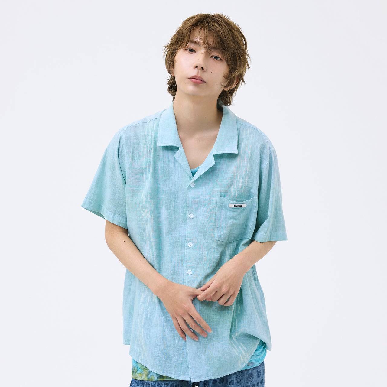 シャープ過ぎず柔らかさを纏う。夏の空気感を楽しむショートウルフ【東京最旬ヘアカタログ】