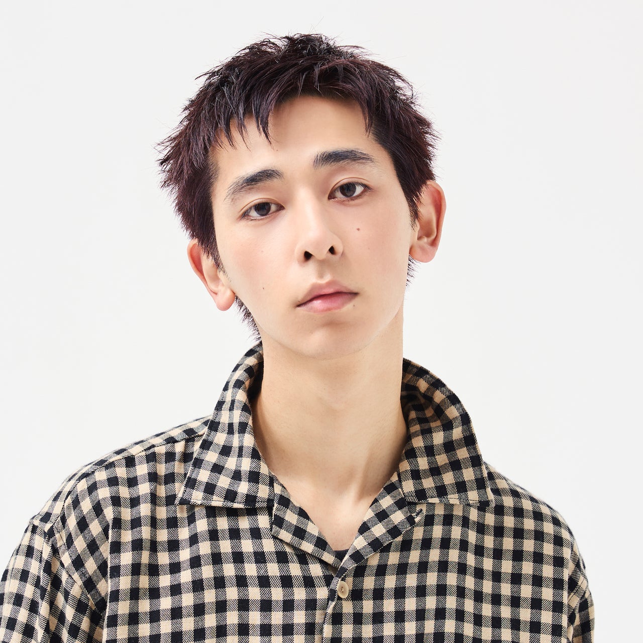 どこかストーリーを感じさせる、雰囲気のある赤茶カラー×ショートヘア【東京最旬ヘアカタログ】