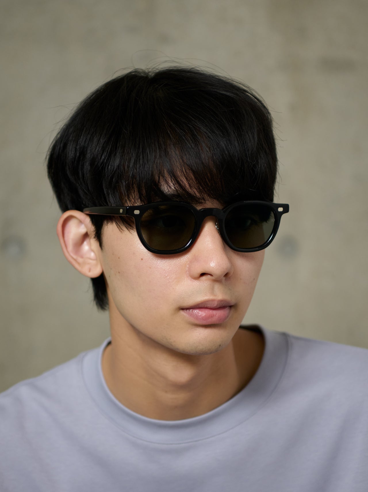 10eyevanのウェリントンサングラス/no.1 Ⅲ FR-45 SUNの着用