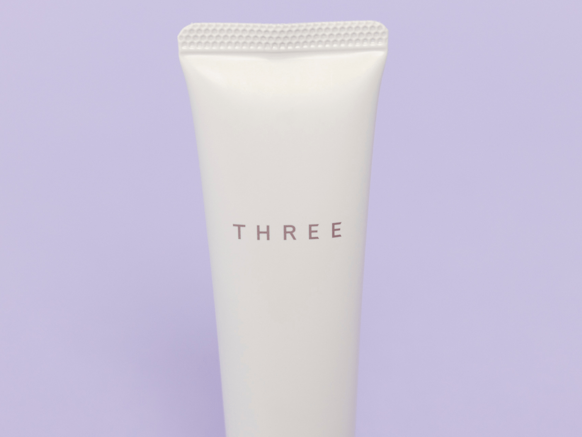 THREE バランシング プロテクティブ UV クリーム　商品のロゴ寄り