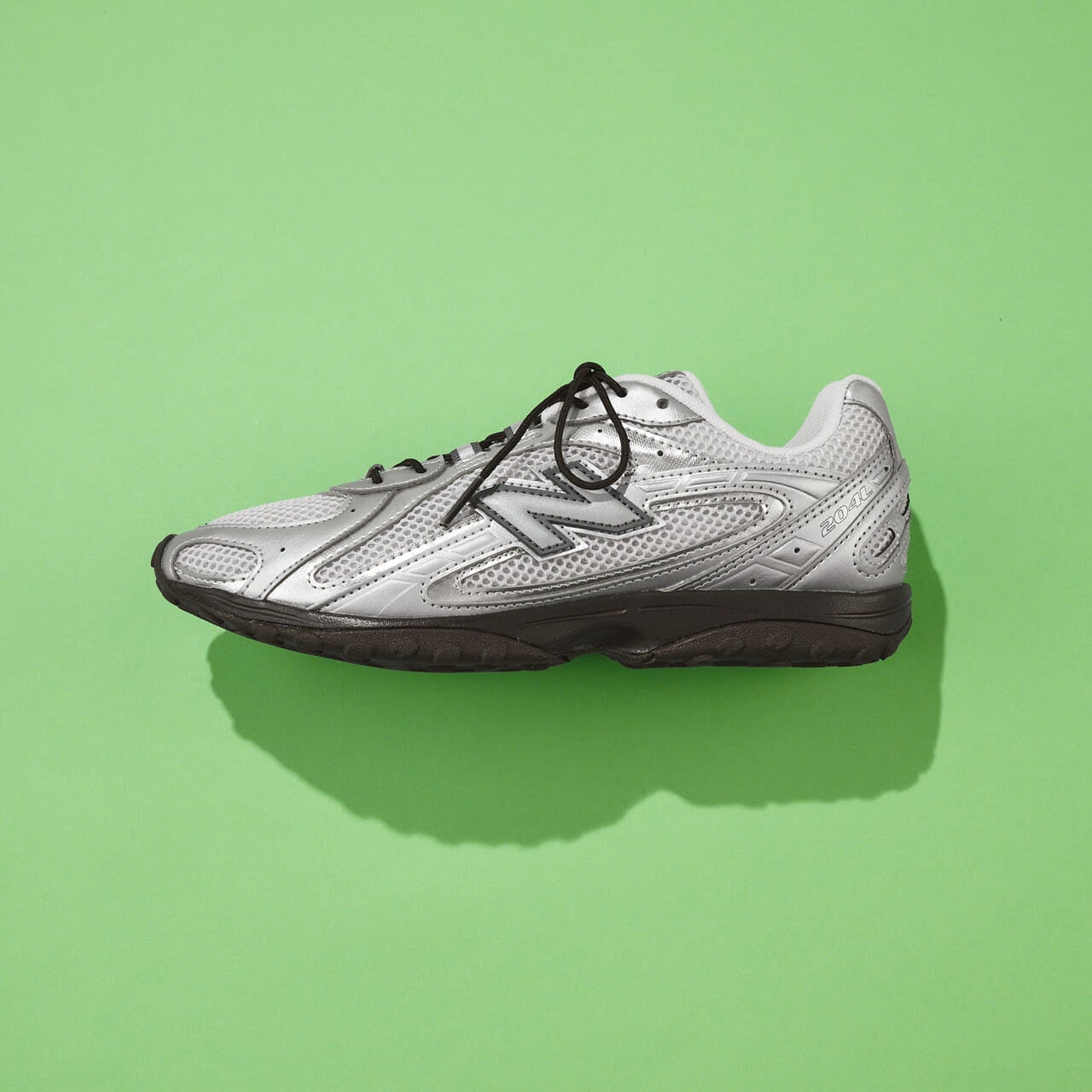 エディターの愛用私物_New Balanceのスニーカー204L