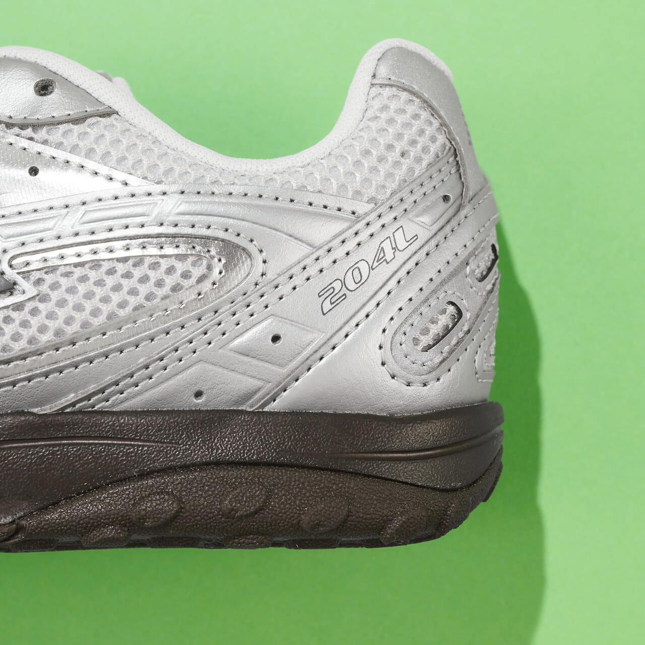 エディターの愛用私物_New Balanceのスニーカー204L
