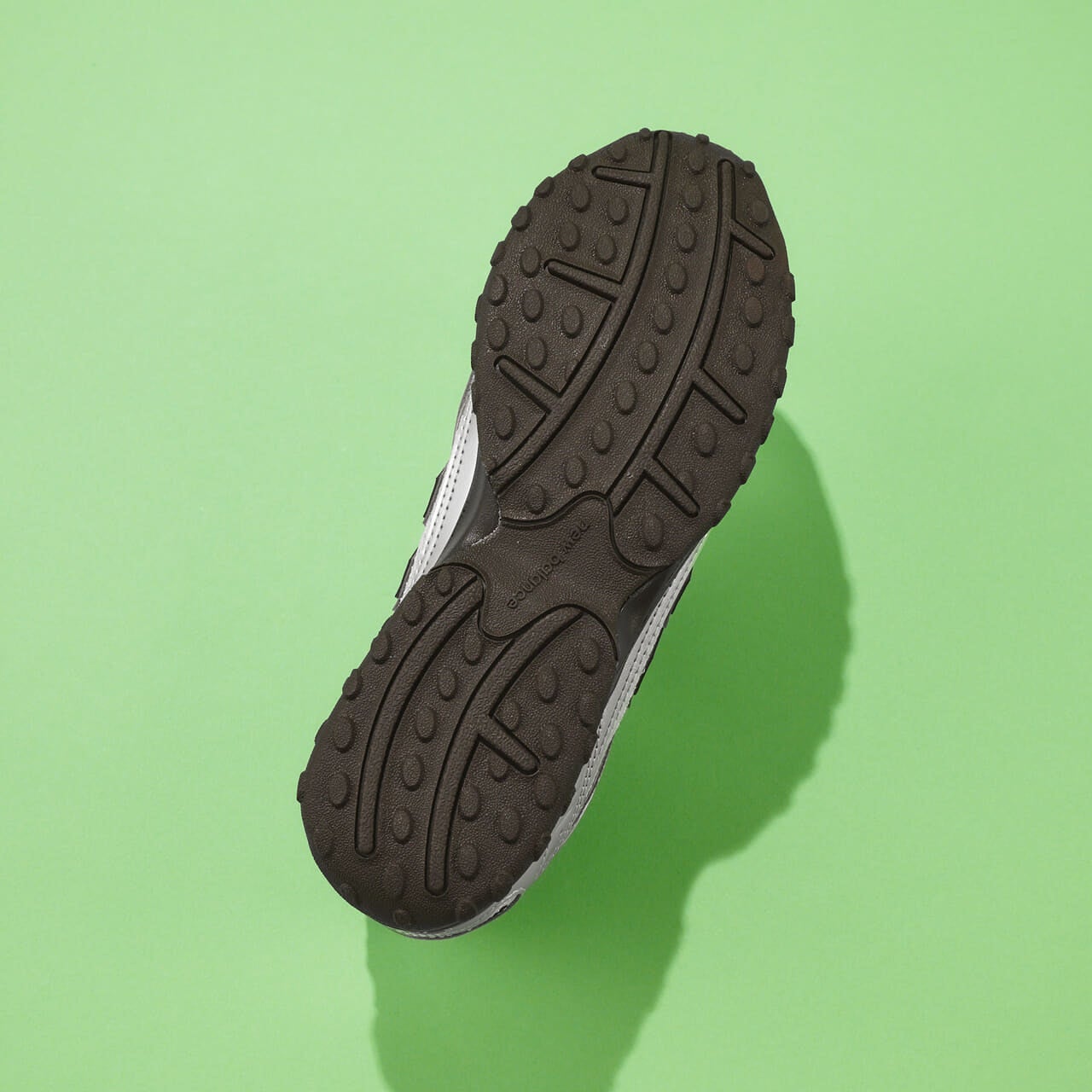 エディターの愛用私物_New Balanceのスニーカー204L