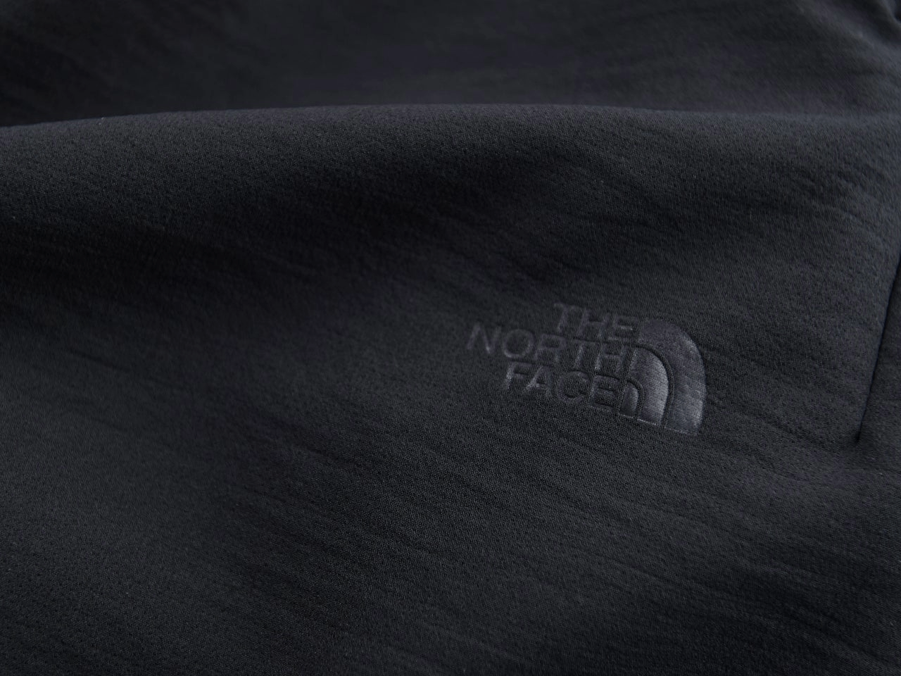 [Gallery]【涼しい！ザ・ノース・フェイスのポロシャツ】超ハイスペックでミニマルなオールブラックが魅力！／THE NORTH FACE トランクルショートスリーブジップポロシャツ
