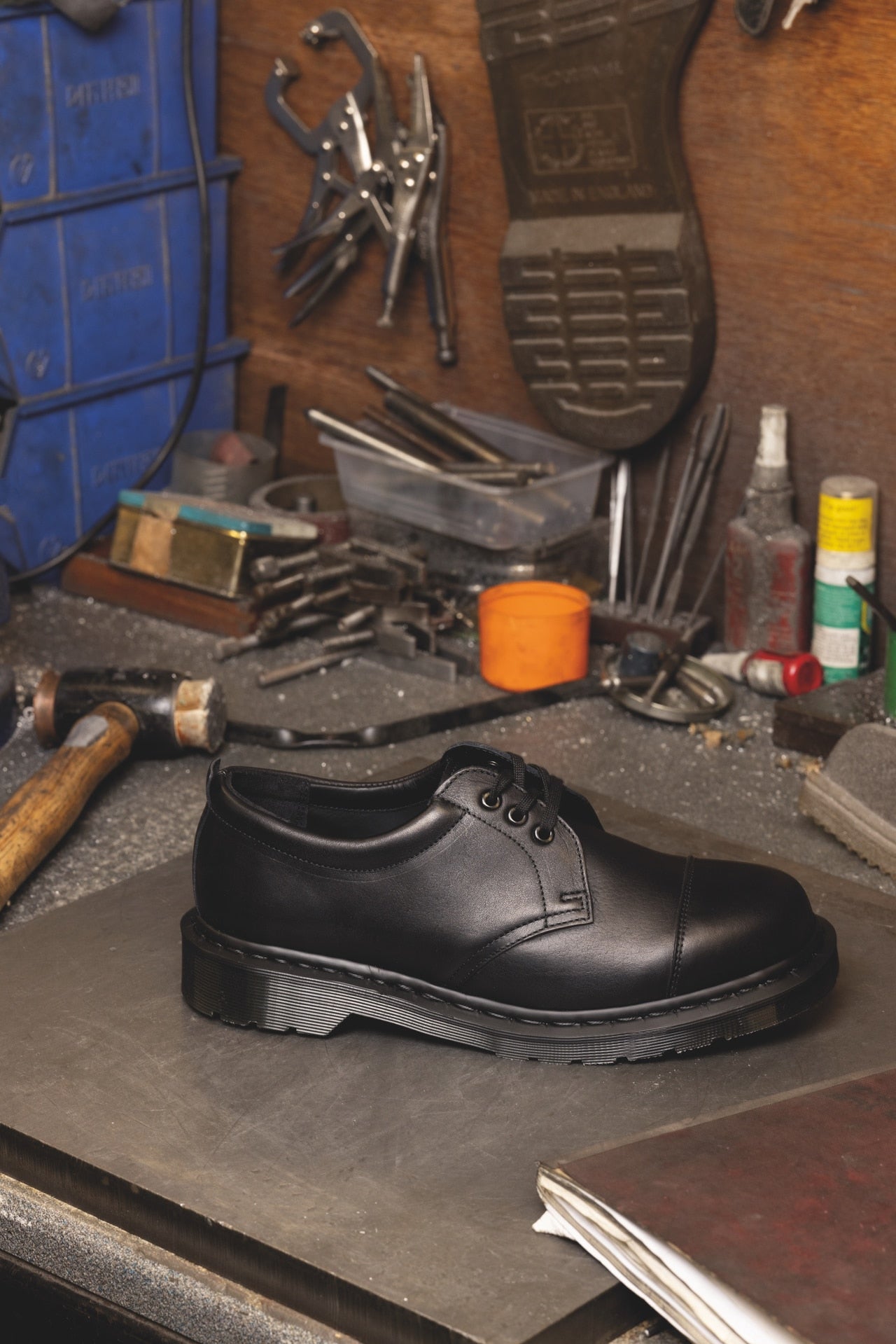 Dr.Martens MHL.コラボ 革靴 メインビジュアル