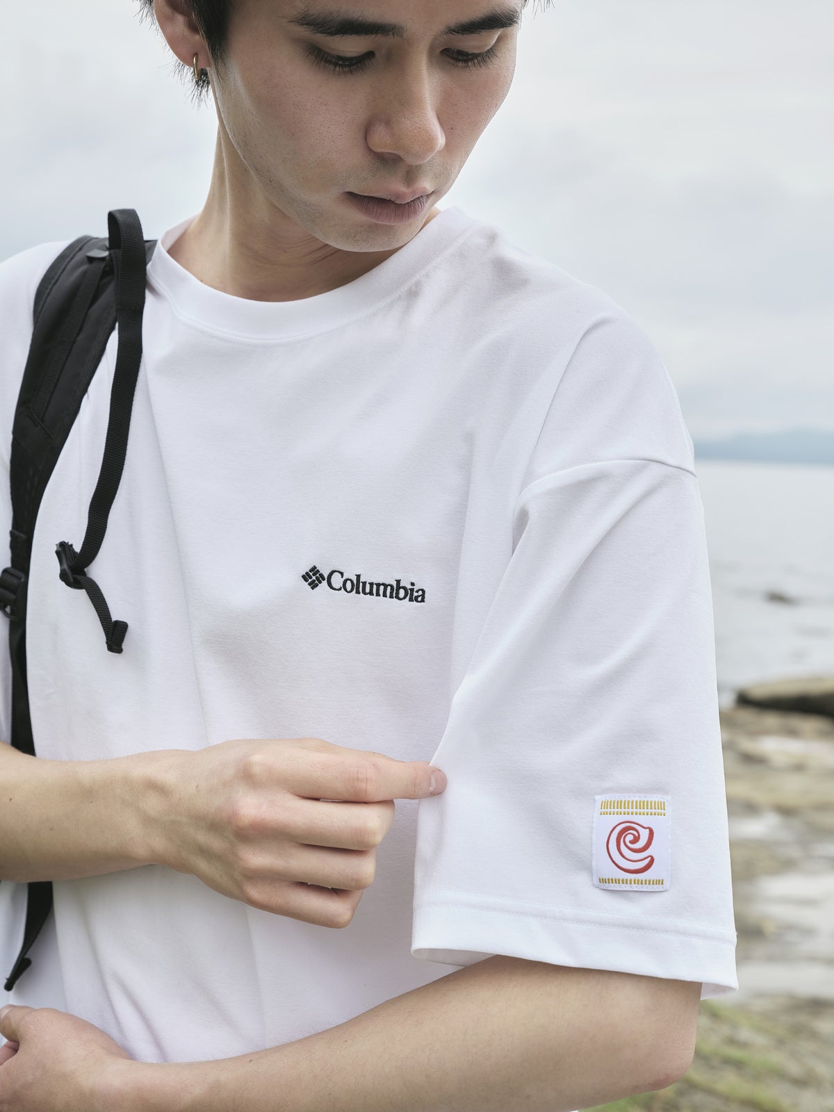 カップヌードル シーフードヌードル × Columbia BASIN TO GARDEN WATER GRAPHIC S/S TEE 着画 ロゴ