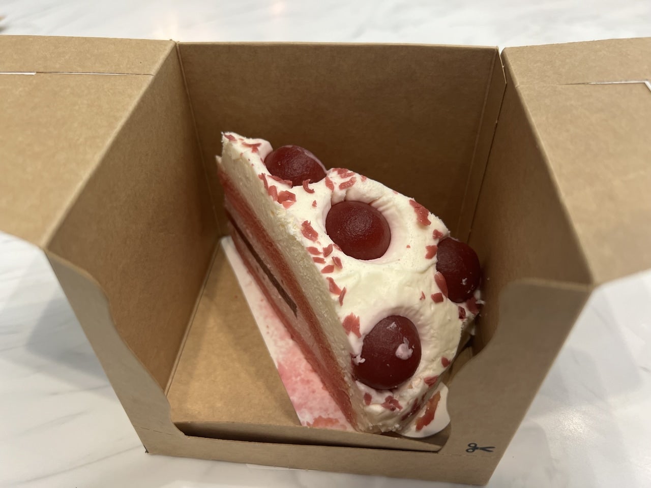 スタバ チェリー ケーキ