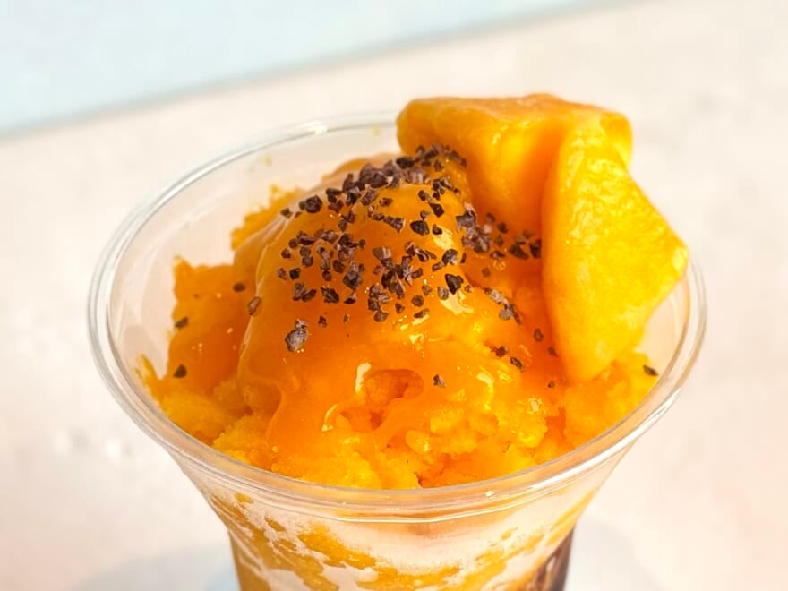 スタバのかき氷「グラニータ マンゴー & パッションフルーツ」アップ