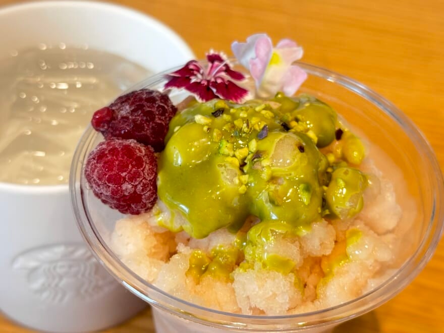 スタバ プリンチ&reg;新作メニュー「グラニータ ホワイトピーチ & ライチ ブーケ」上から