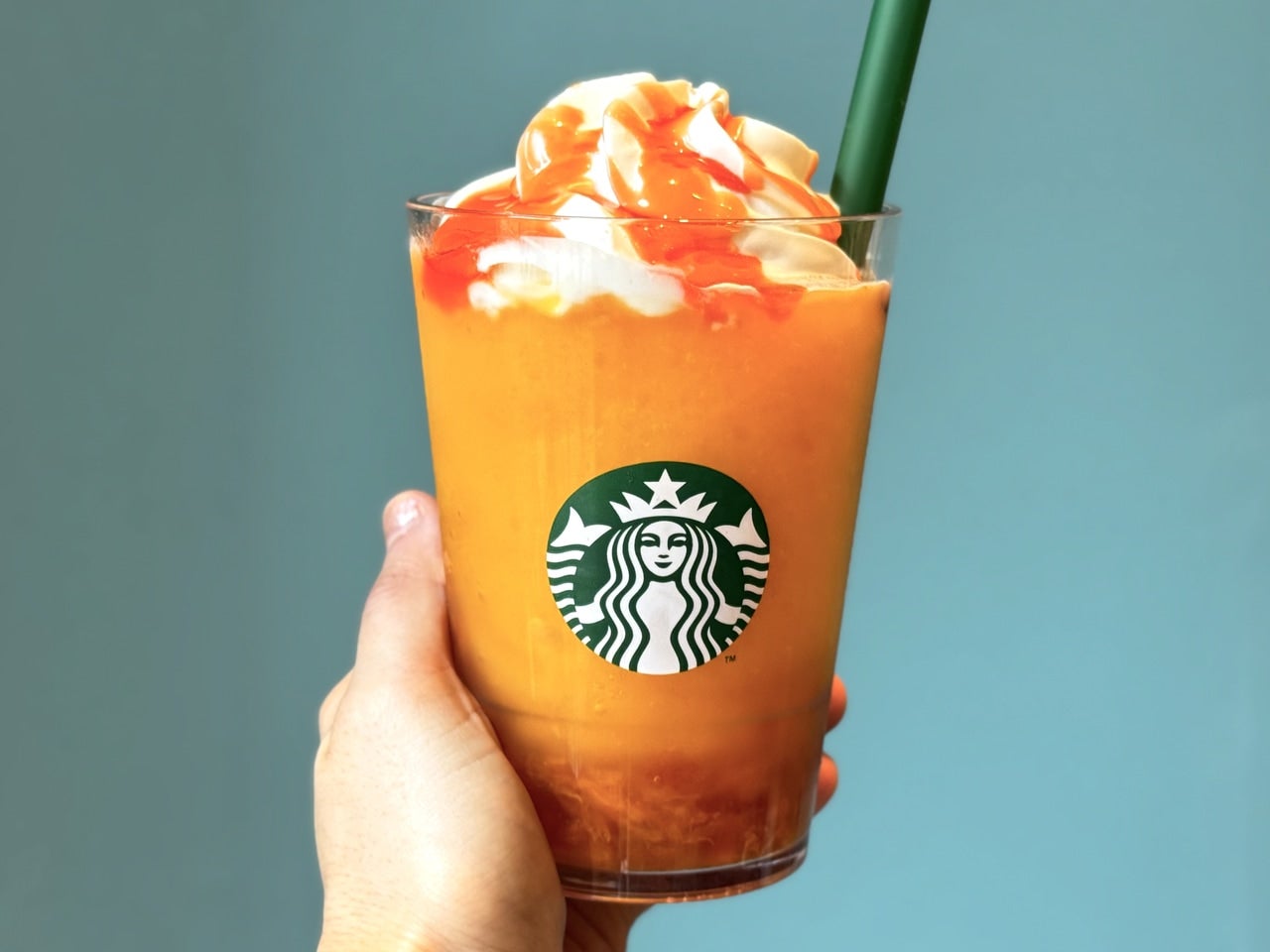 スタバ新作「ぎゅぎゅっと オレンジ ＆ マンゴー フラペチーノ&reg;」手持ち