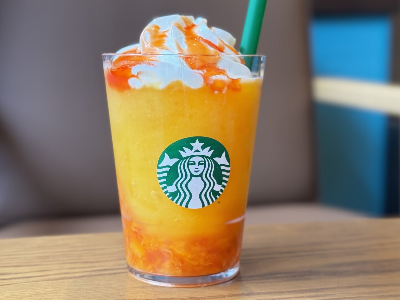 スタバ新作「ぎゅぎゅっと オレンジ ＆ マンゴー フラペチーノ&reg;」