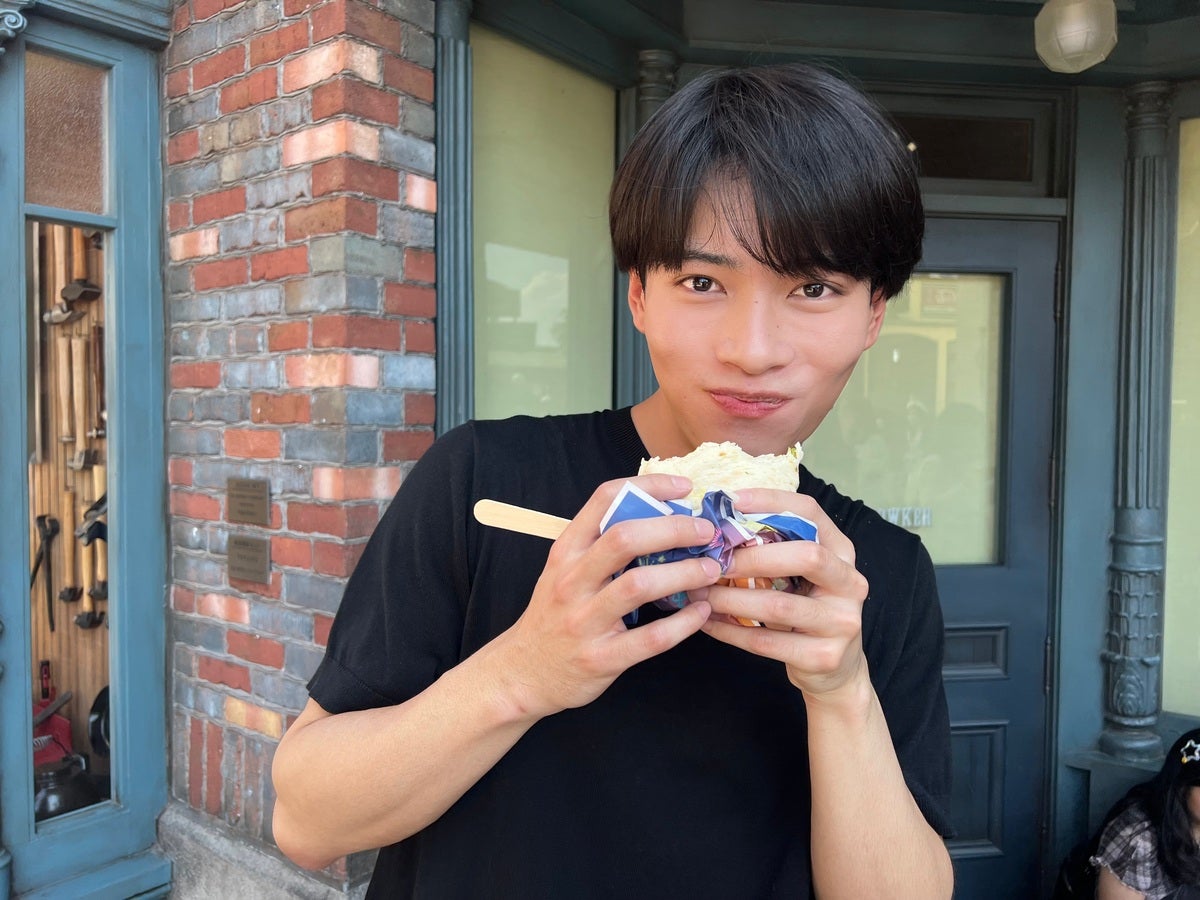 カレーナン⁉︎ 焼きそばドッグ 1,200円 販売場所:ユニバーサルマーケット 神谷空
