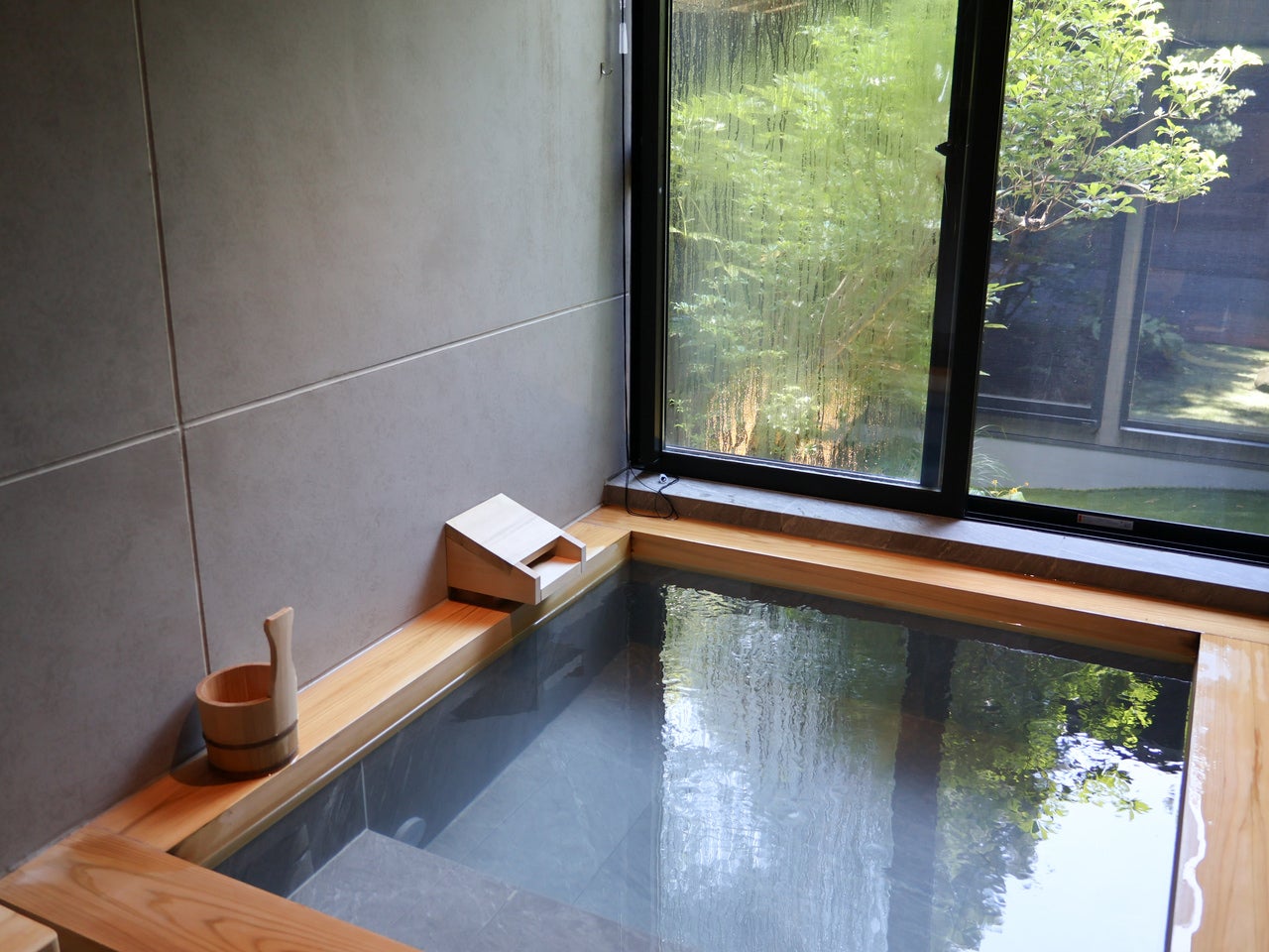 箱根リトリートvilla1/fの客室に付いている温泉