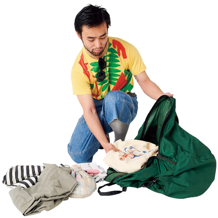荷造りをする中川楽太さん
