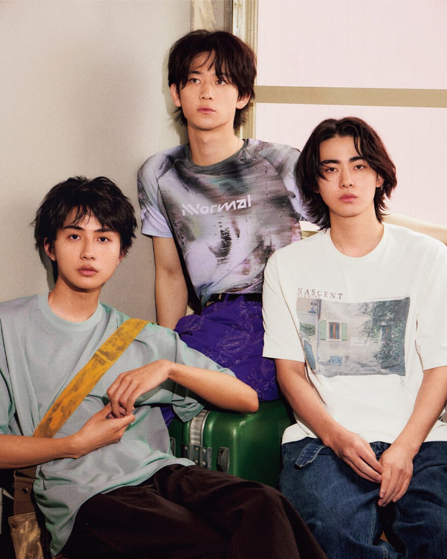 Tシャツを着こなす小方 蒼介、豊田 裕大、髙橋 大翔