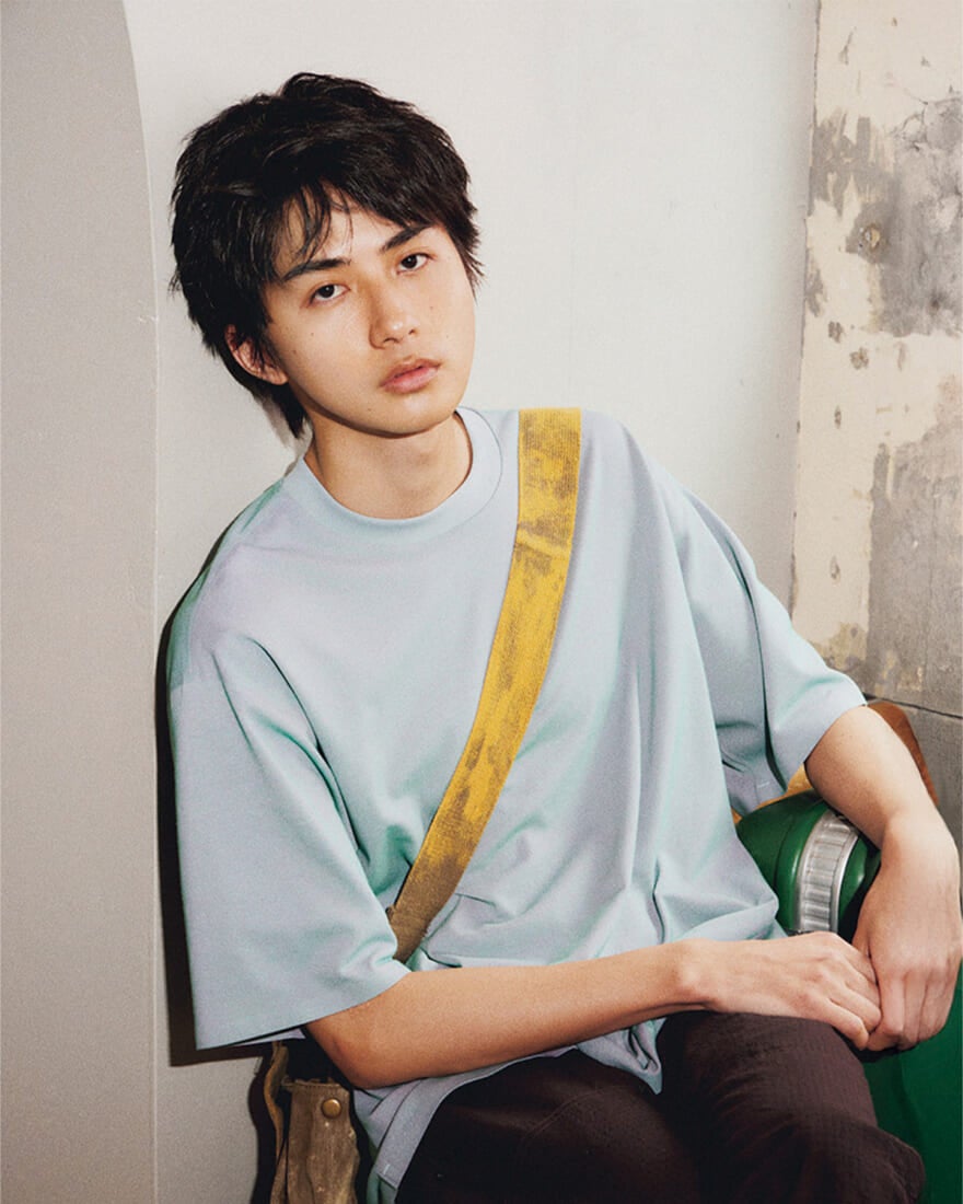 独自素材と特殊加工を用いたTシャツを着用した髙橋