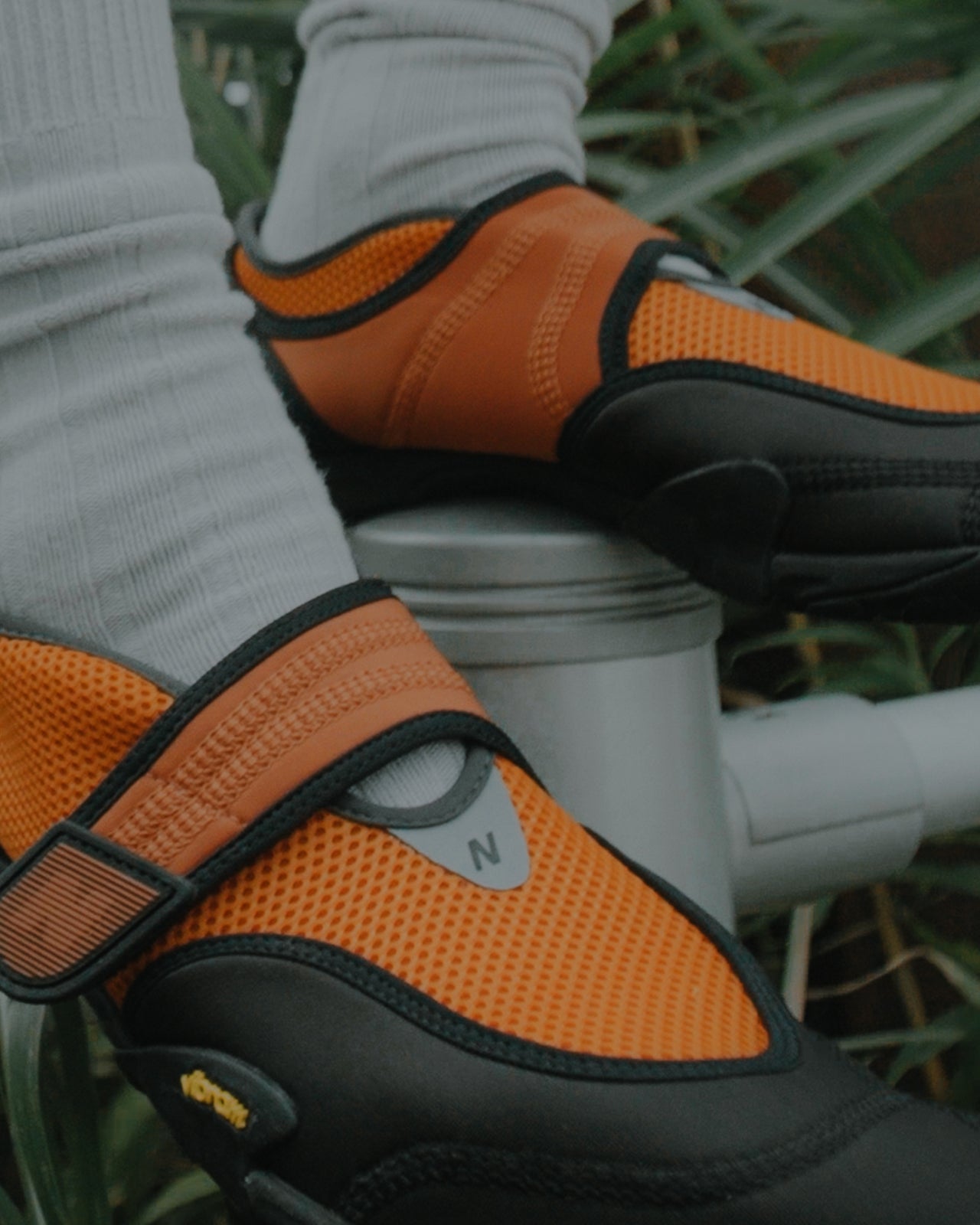 TOKYO DESIGN STUDIO New Balance スニーカー オレンジ ロゴ