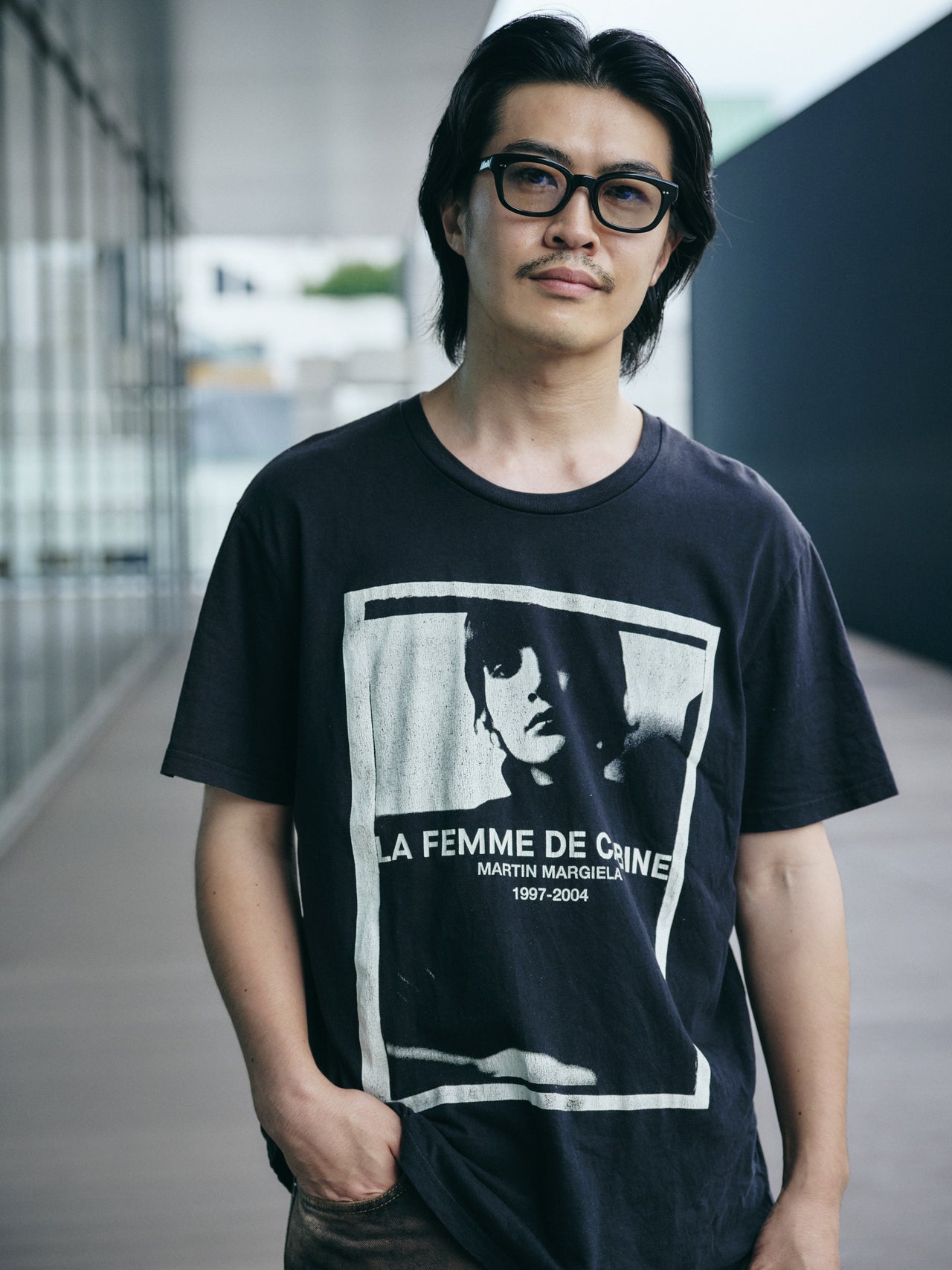 〈YUICHI TOYAMA〉のメガネの着こなし