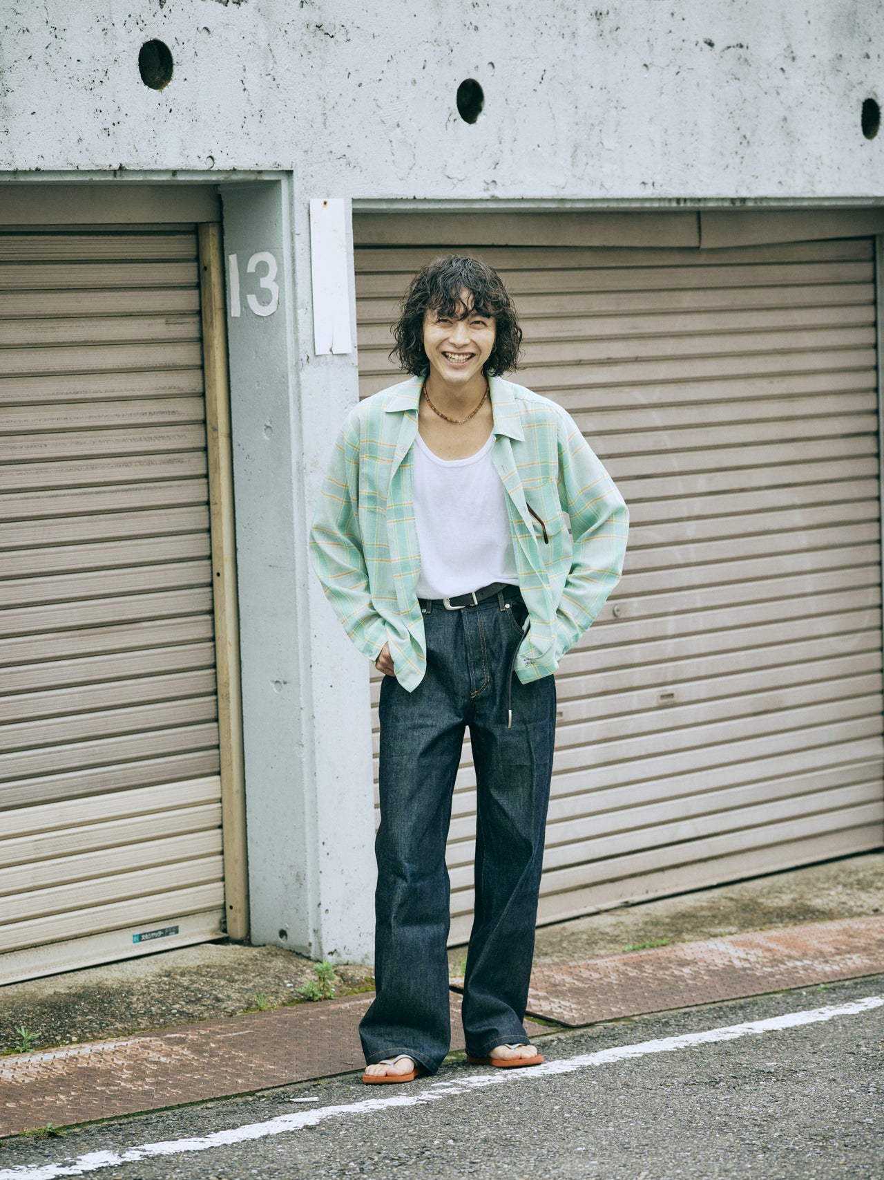 〈A.P.C.〉&times;〈FREAK&rsquo;S STORE〉のジーンズの着こなし２