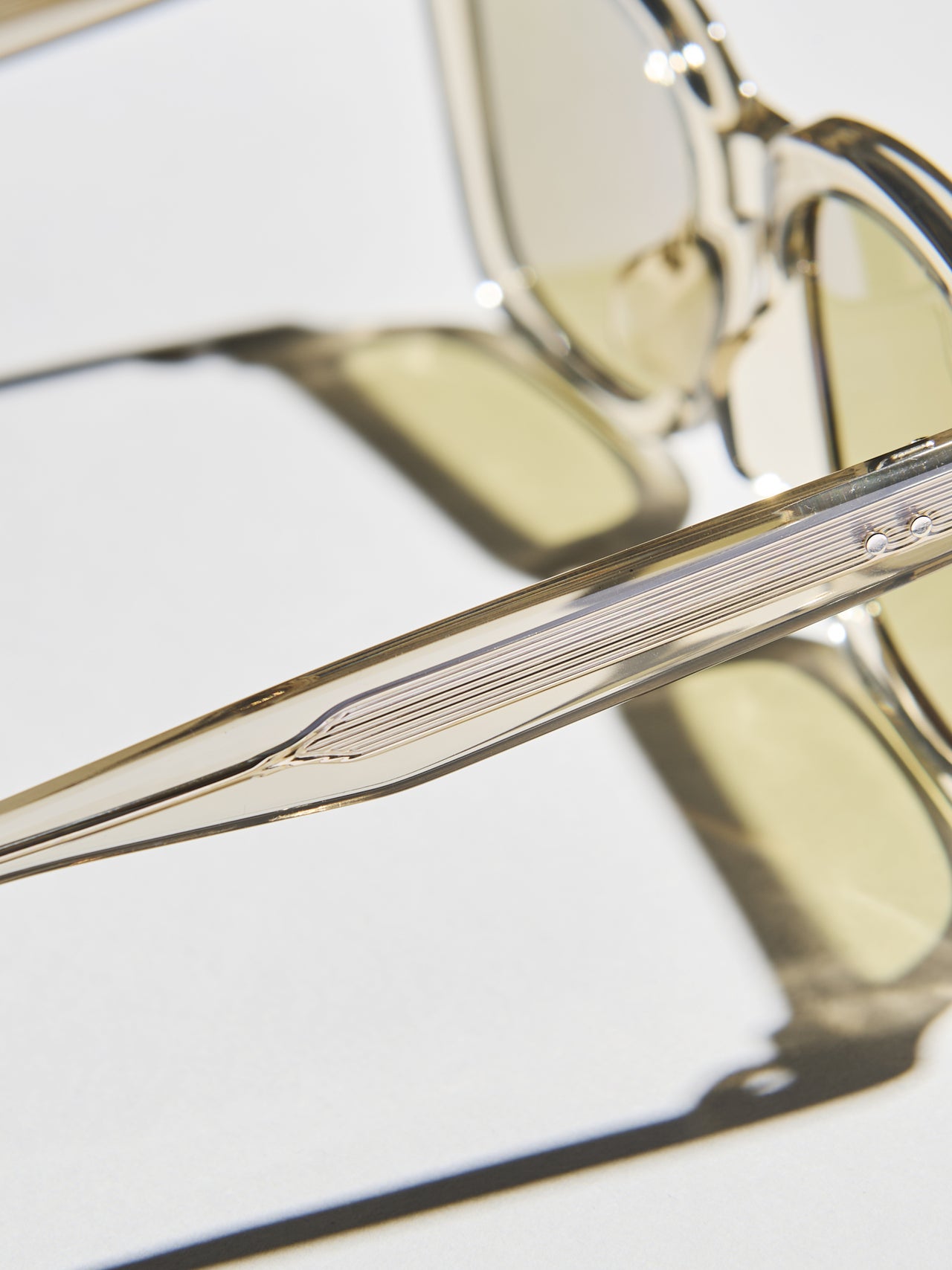 ジンズのウェリントンサングラス/26SS SUNGLASSES Boldのテンプル