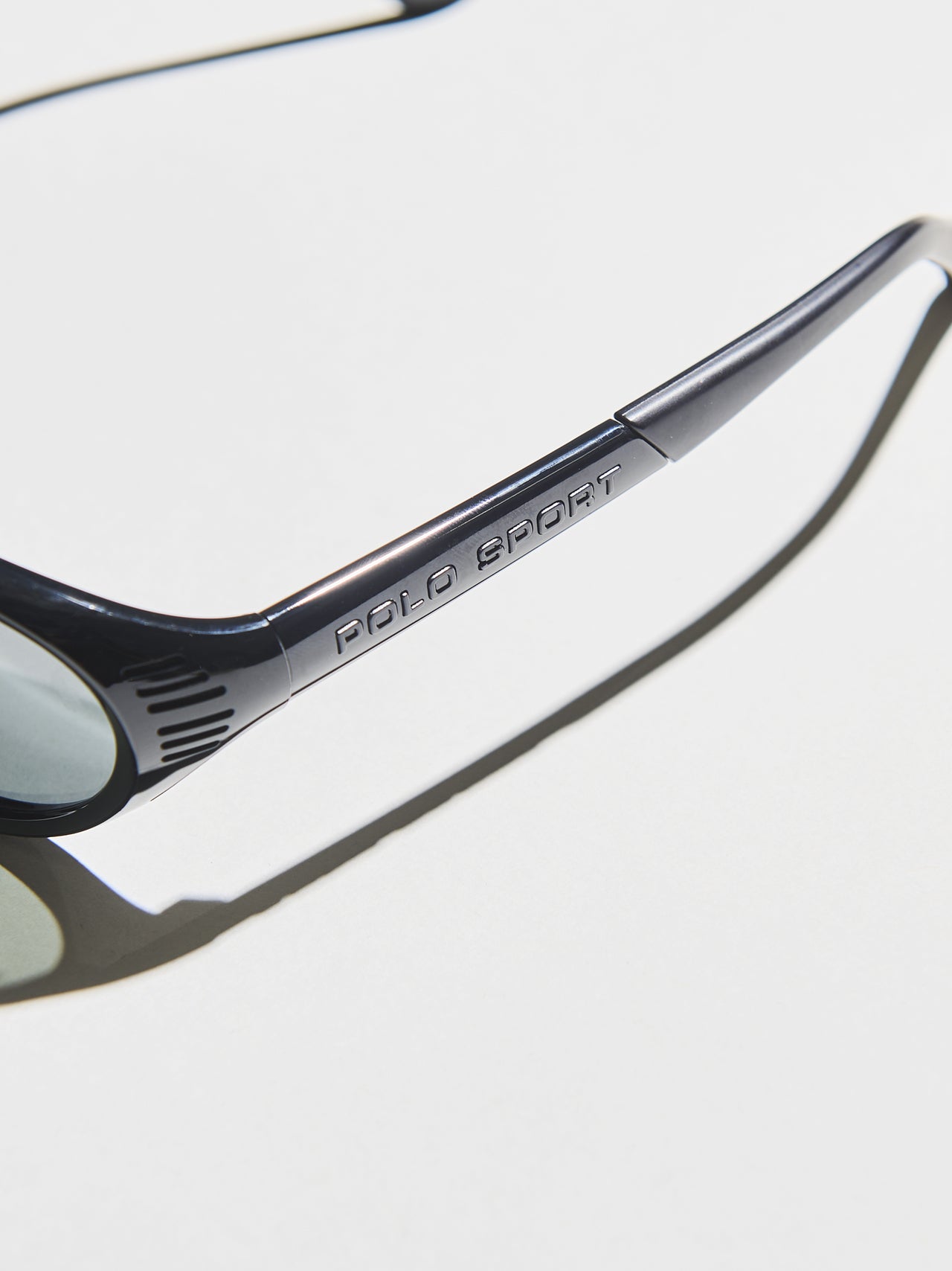 ポロ スポーツのオーバルサングラス0PH4197Uのテンプル