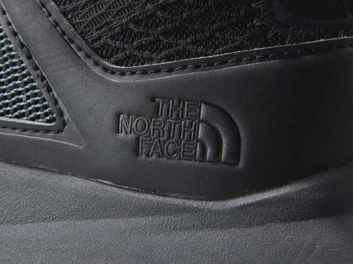 涼しい「ザ・ノース・フェイス」の最強サンダルスニーカーはモダンなオールブラック！／THE NORTH FACE ベクティブ ブリーズ2
