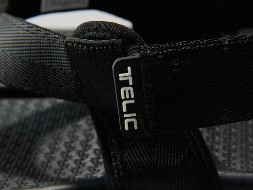 リカバリーしながらスタイルアップも叶う「テリック」の厚底黒サンダルはクッション性が圧倒的!/TELIC ALLROADS-KONA