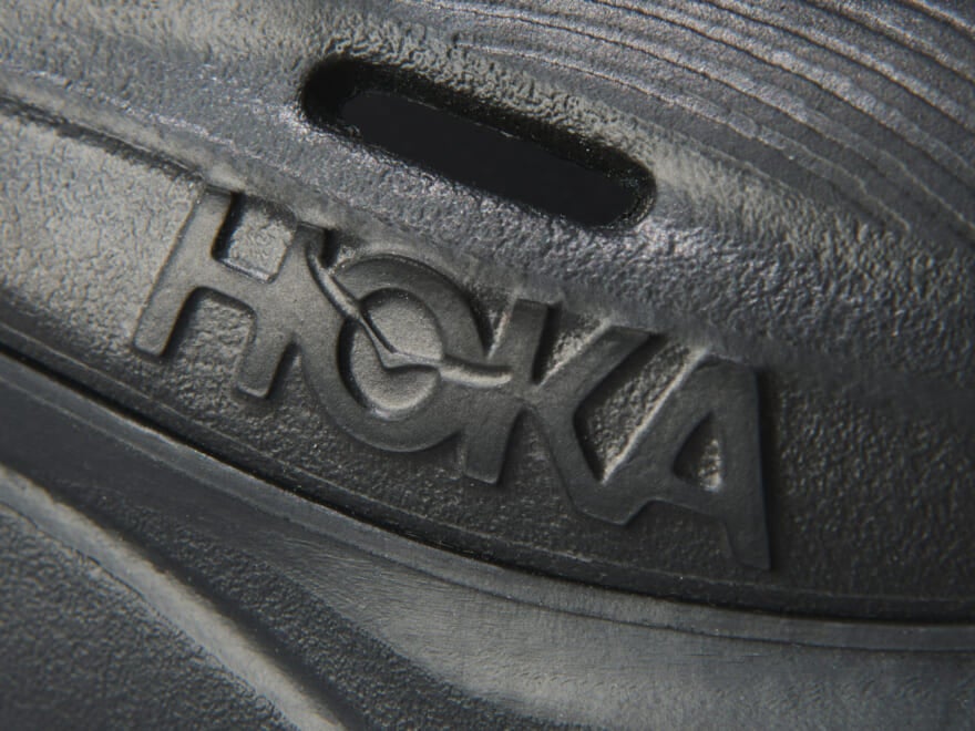 【ホカ】1万円以下で極上のクッション性!“絶対に買い”な大人ブラックなリカバリーサンダル/HOKA ORA recovery slide 3