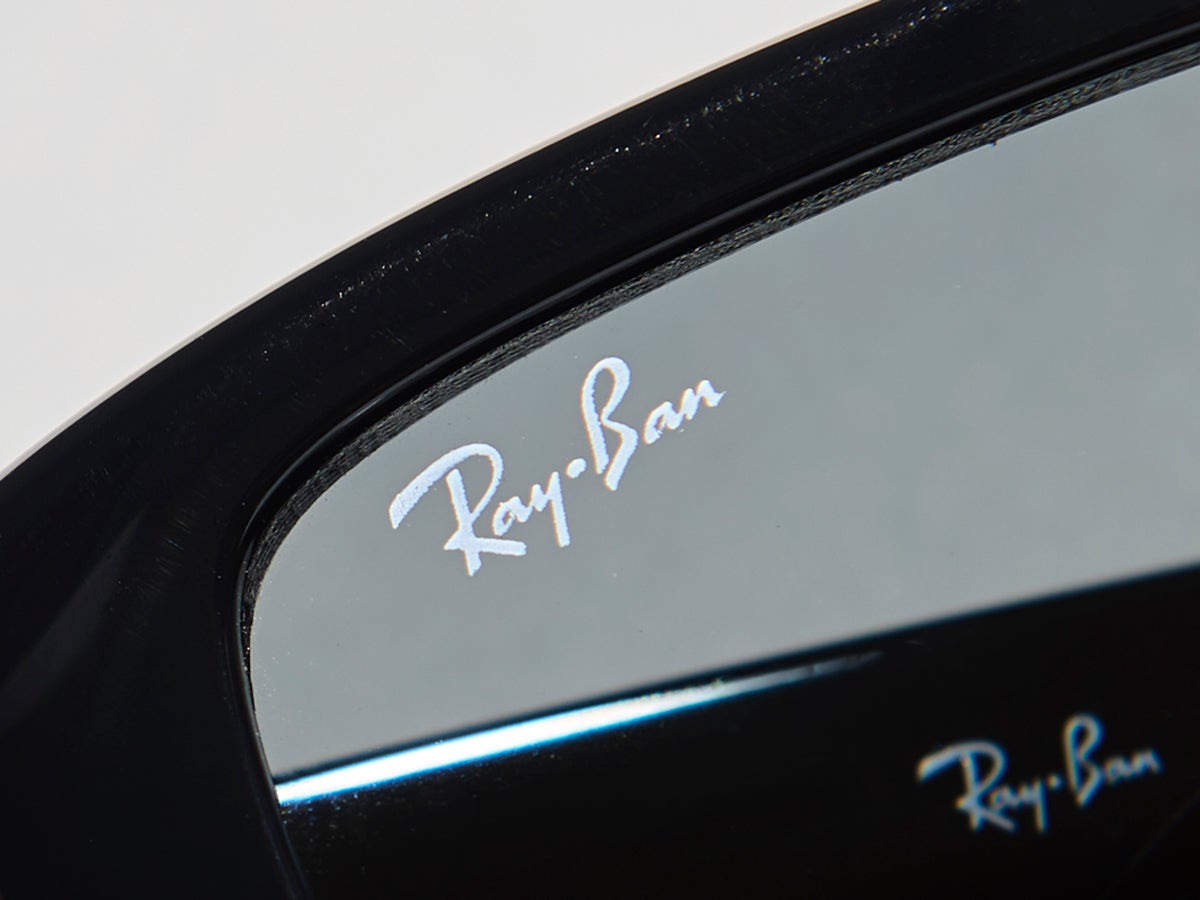 「レイバン」のオラつかない『大人サングラス』を試着＆本音レビュー！ 真夏に買うべき４選を服好きが掛け比べてみた！