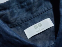「ユニクロ」の“長袖なのに涼しい”大人シャツを発見。恐るべし、天然素材の実力！／UNIQLO プレミアムリネンシャツ
