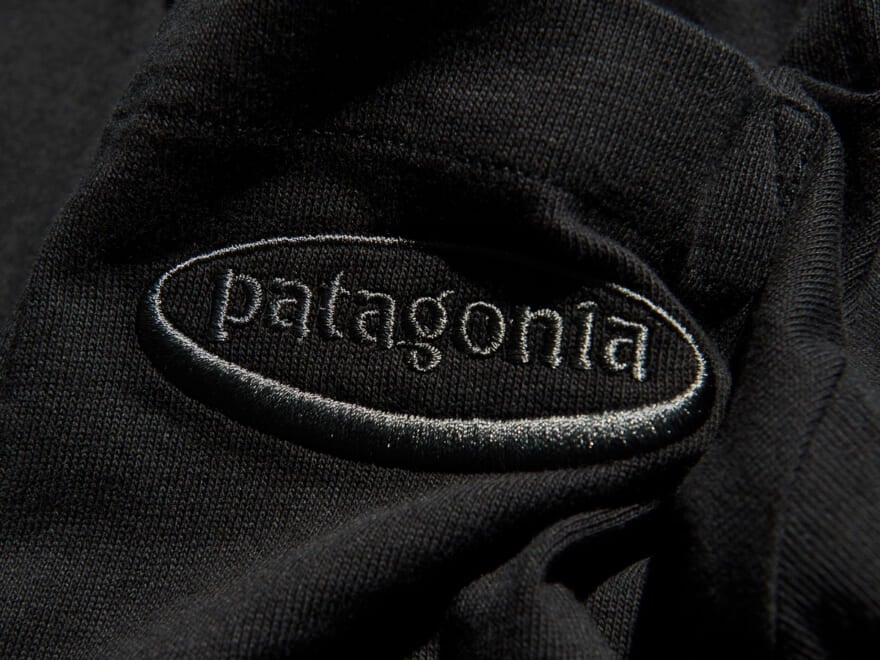 「パタゴニア」の夏の本命Tシャツは90年代のロゴが決め手!/Patagonia メンズ・ミッドウェイト・’95 オーバル・ロゴ・ポケット・ティー