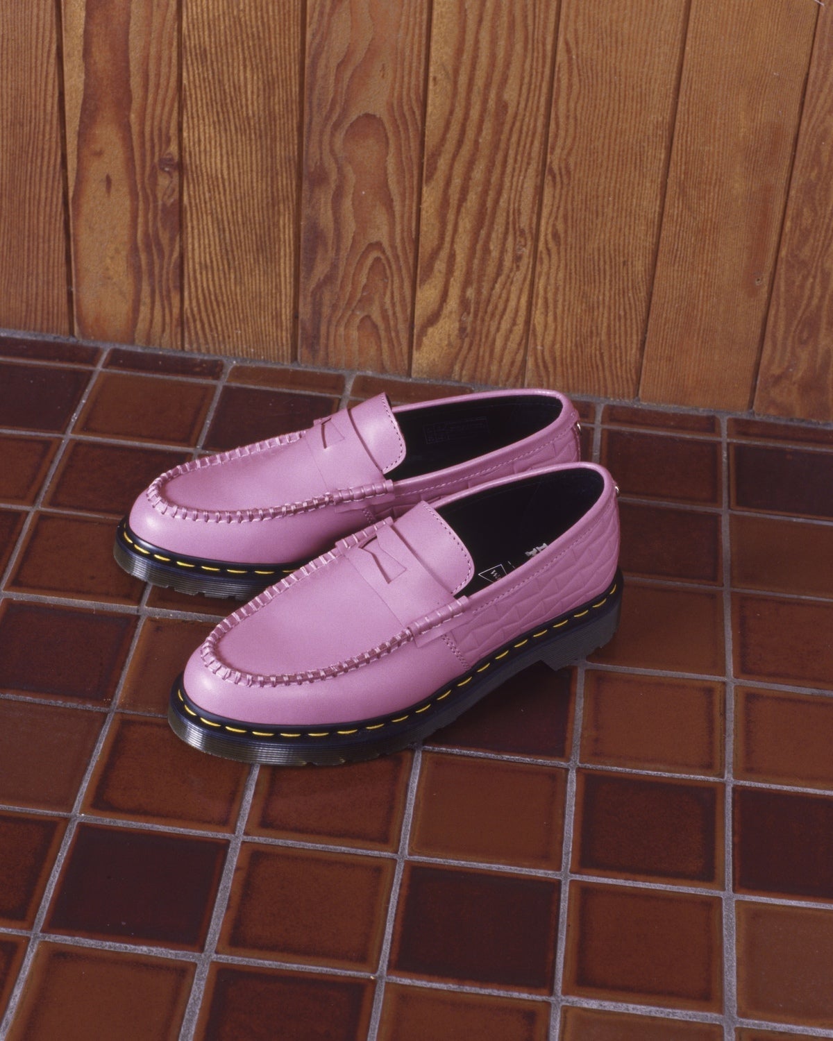 「Dr. Martens」×「VERDY 」 ピンク 物撮り