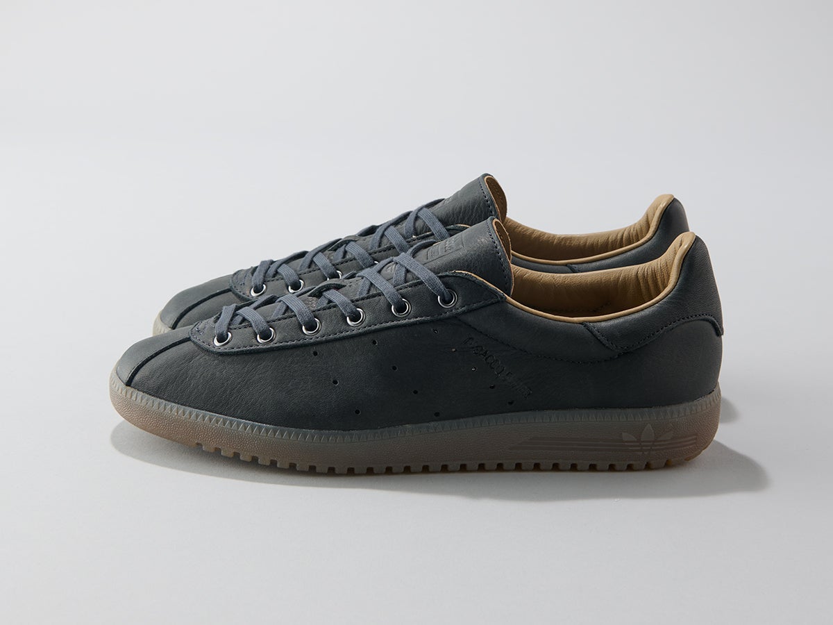 【アディダス オリジナルスの黒いコスパ名品】adidas Originalsのタバコ スーパーのサイドカット