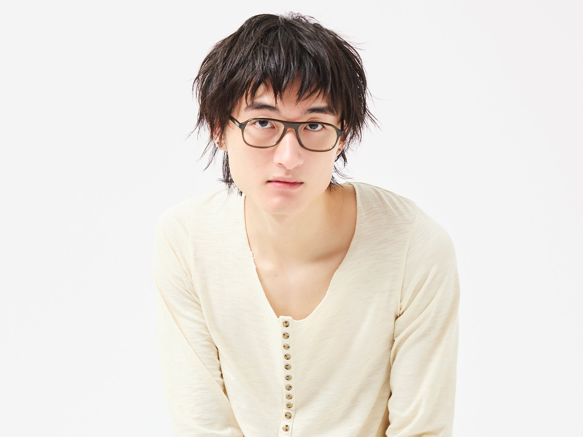 ナードな雰囲気をオシャレに落とし込むのは、計算された不完全さ【東京最旬ヘアカタログ】