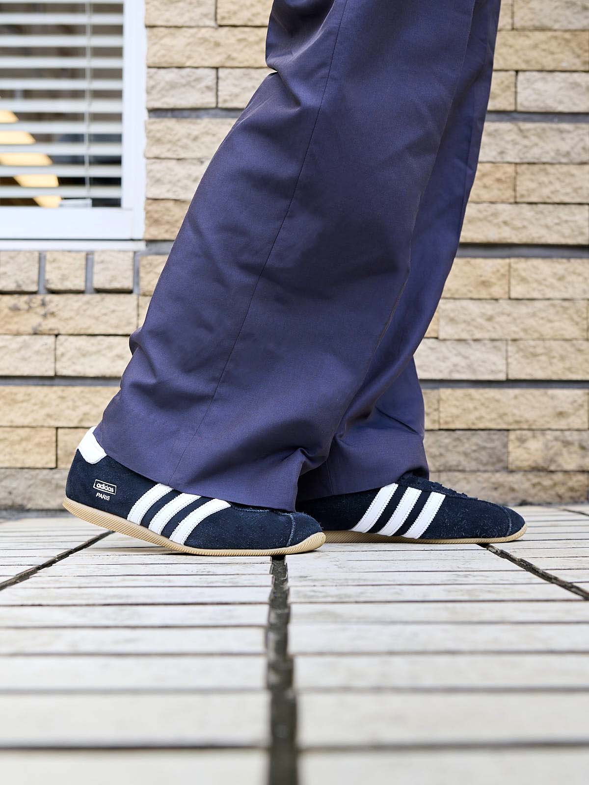 アディダスの愛用スニーカー「adidas Originals PARIS」のサイドのスリーストライプ
