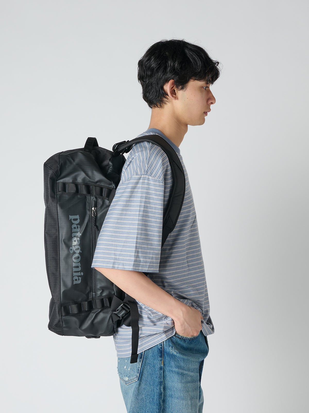 パタゴニアの旅バッグ／ブラックホール・ダッフル 40Lの試用レビュー全身寄り
