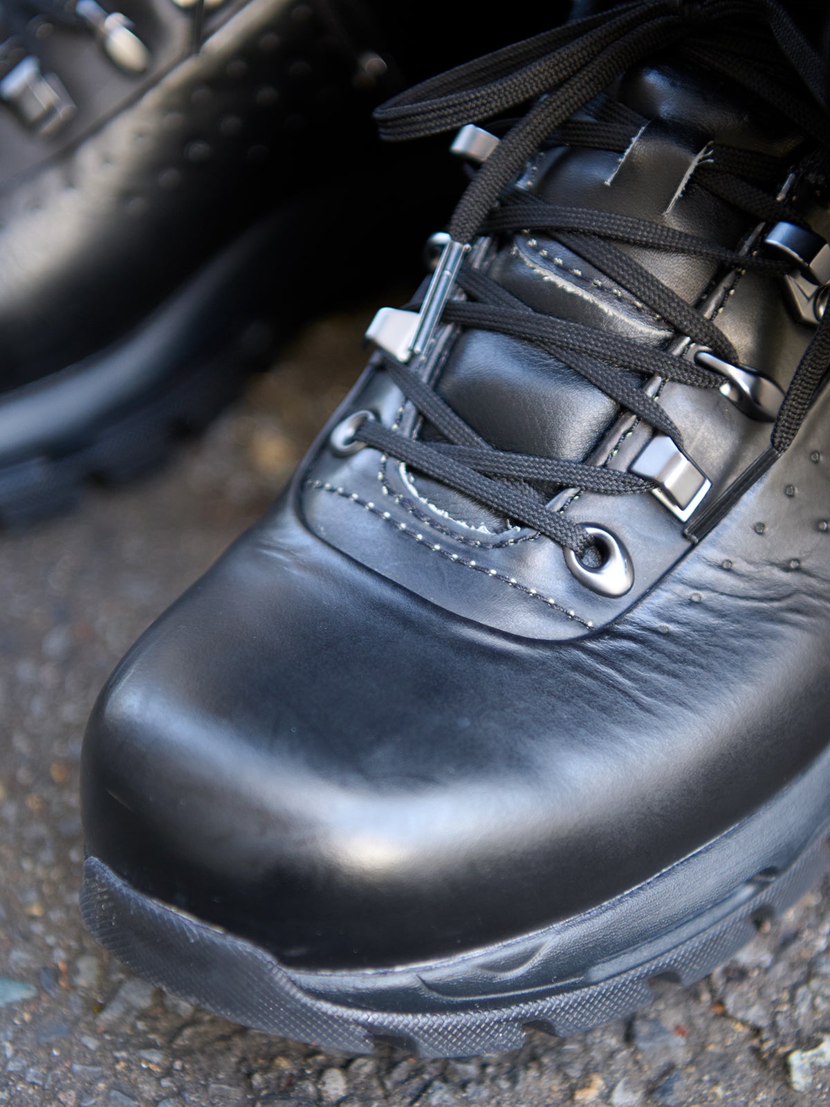まるで黒革靴な「ナイキ ACG」のエア マックス ゴアドームLOW SPが