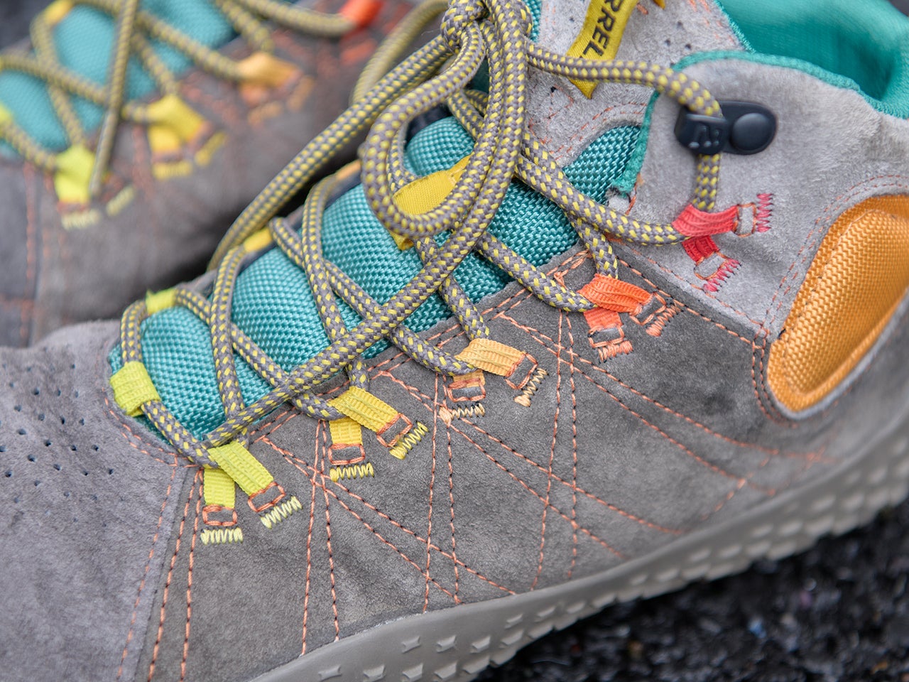White Mountaineering &times;  MERRELLの愛用スニーカー&nbsp;「WRAPT MID WATERPROOF」シューレース